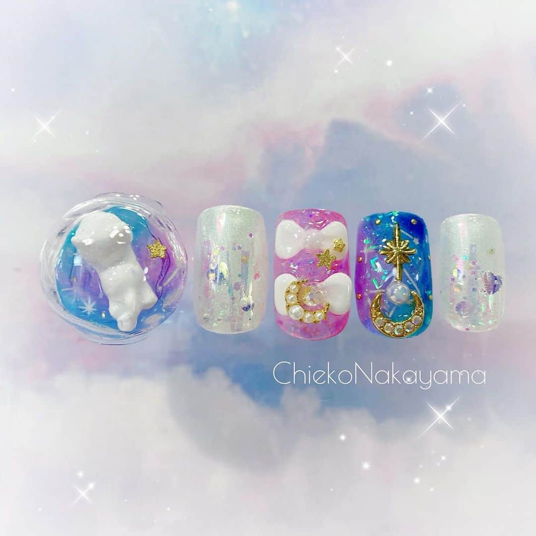 なかやまちえこのインスタグラム：「GALAXY cat🐈💫⠀ ⠀  PREANFA シリコンモールド 『寝そべり猫』 #nail #nails #nailart #ネイル #美甲 #ネイルアート  #japanesenailart #manucure #japanesenails #manicurist #gelnails #أظافر #네일아트 #미용 #vẽmóng #ngườiđẹp  #เพ้นท์เล็บ #искусствоногтя #artedeuñas #เพ้นท์เล็บเจล #ジェルネイルデザイン #ネイルデザイン #senikuku #nagelkunst #ゆめかわ #ゆめかわネイル #kawaii #kawaiinails #ファンシーネイル #fancynails @candypocket_official @joyartofficial @nail_premall @prexyofficial @kimagure_cat_whim @pregelofficial」