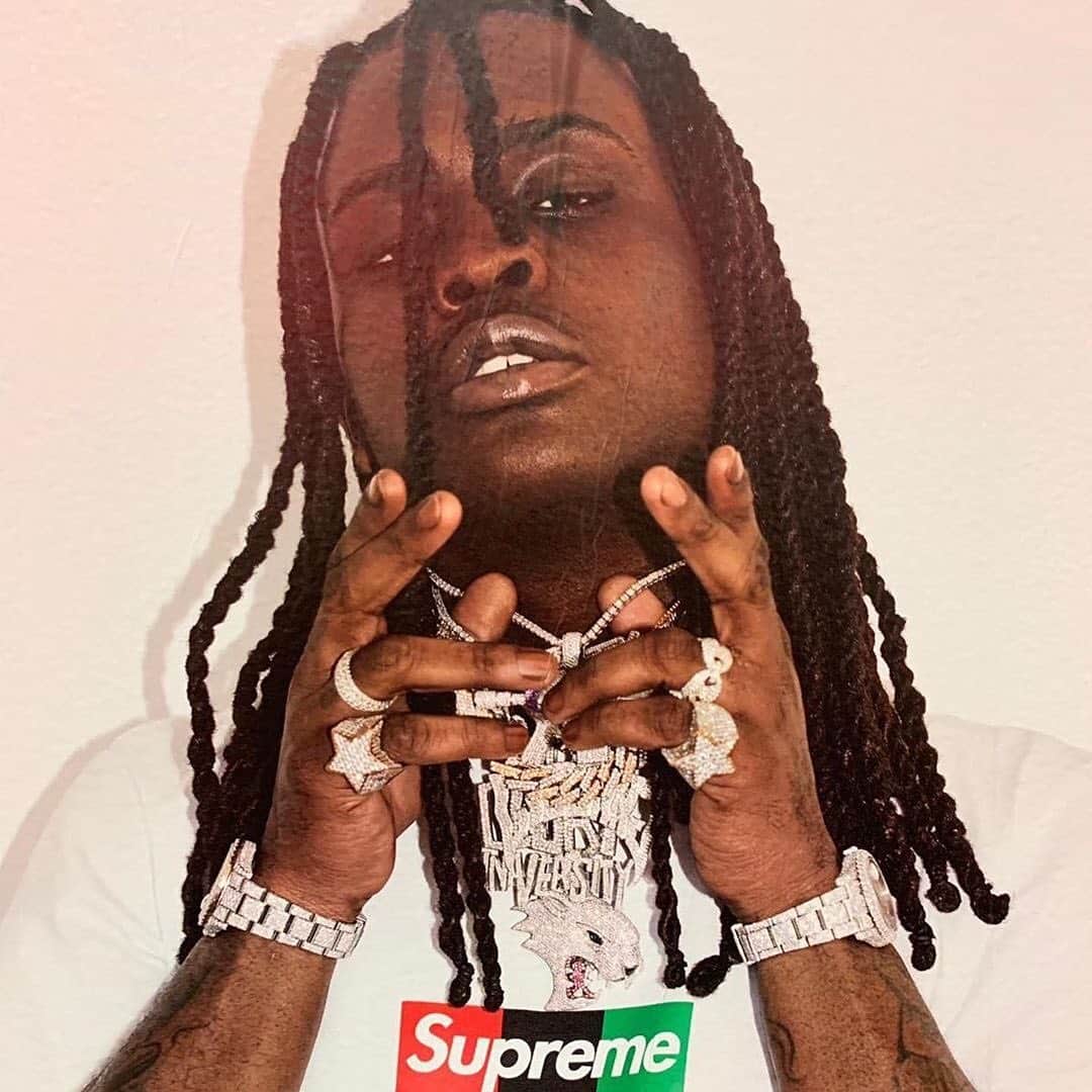 HYPEBEASTさんのインスタグラム写真 - (HYPEBEASTInstagram)「@hypebeaststyle: @virgilabloh’s unreleased @supremenewyork MCA Box Logo T-Shirt is now selling for €10,000 EUR (approximately $11,464 USD) at @dukesarchive. Originally revealed at the “Figures of Speech” exhibition at the @mcachicago, the item is marked with a red, black and green take on the signature Supreme motif that represents the Pan-African Flag and is “one of the few samples in existence making this one of the most rare box logos ever.” Head to the link in our bio for more info.⁠⠀ Photo: HYPEBEAST」7月21日 20時57分 - hypebeast