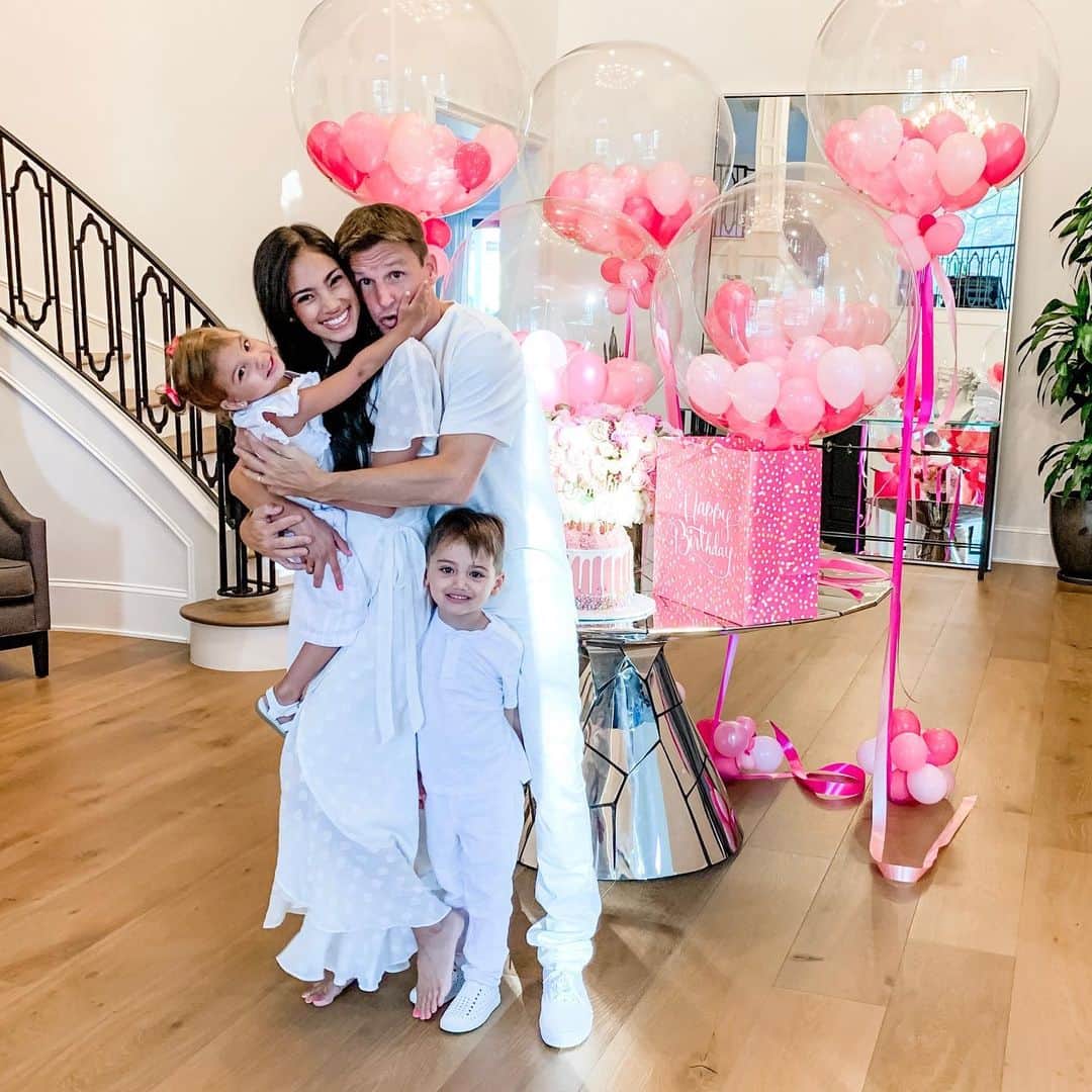 ロブ・ディアデックのインスタグラム：「Happy Birthday to my one true love @bryianadyrdek 💕Each year is better than the last. Thank you for being so amazing. We love you 💕💞💗」