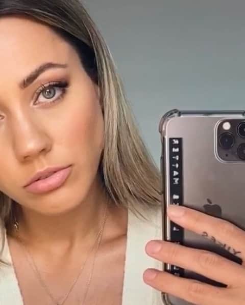 Camden Scottのインスタグラム：「My mental health has been...really taking a hit this year, as I know so many of yours have too. As I’ve mentioned, I have PMDD so I get super ~low~ right before and during my period. During quarantine I’ve felt these lows a lot more often and that’s been scary. Lately I’ve been really feeling all over the place with what’s making me feel good and what’s making me feel bad. My appearance has been one of those things. Never really getting ready or doing my hair and makeup has me feeling gross. I’ve put on weight. I haven’t had my hair done in four months. I feel ugly. But feeling that way and being so vain makes me feel really, really gross. There is so much going on in this world. So many BIGGER things. Why would I even care about this? Why is my happiness dependent on how pretty I feel? That feels wrong and icky. No one has made a positive impact on the world or even someone’s life because of the way they looked, so why do we care so much? Why is it such a source of our self worth? I did my makeup yesterday and tried to take a picture I like in order to feel better but all it did was make me feel bad for wanting to feel pretty. So now what? I wish I was ending this post with some beautiful insight on how to stop caring about your appearance but I’m still sat over here struggling. Just wanted to share and maybe someone else is feeling this way too.」