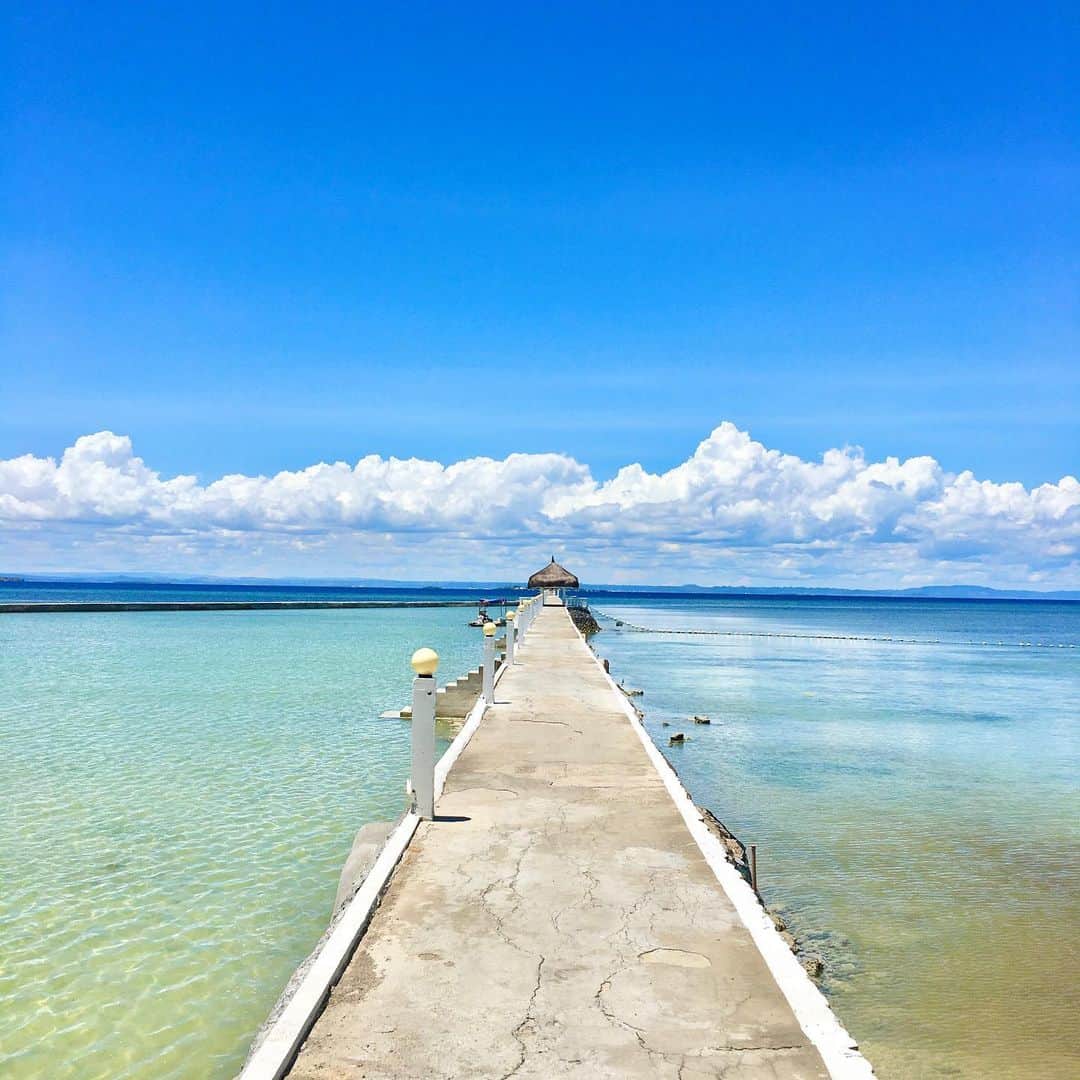 山田優依さんのインスタグラム写真 - (山田優依Instagram)「Philippines 🇵🇭 . シェイちゃんと☕️ . フィリピンというとセブ島にしか行ってないけど、 ホテルステイを楽しむアジアならではの旅でした⛱ . 綺麗な海はホテルのプライベートビーチ に行かないとみれなかった気がするけど、 その分ビーチリゾート感満載で整備されてました✨ . #Philippines #Cebu #Throwback」7月22日 7時02分 - yui_gourmetwalker