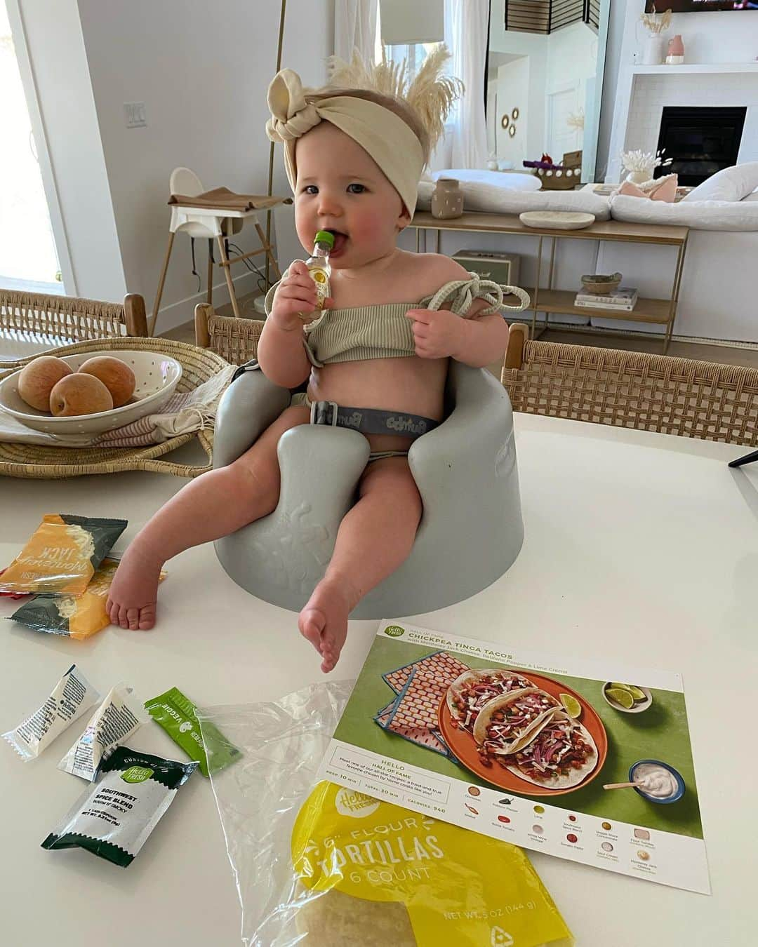 Aspyn Ovard Ferrisさんのインスタグラム写真 - (Aspyn Ovard FerrisInstagram)「Taco picnic with my baby! We love @hellofresh and not having to plan every meal throughout the week. I always get the vegetarian box and I think we might start getting the family size so that we can accommodate Cove eating as much as we do... You can go to HelloFresh.com and use code IGASPYN80 for $80 off your first box including free shipping!! #hellofreshpics #getcooking #hellofreshpartner」7月22日 6時55分 - aspynovard