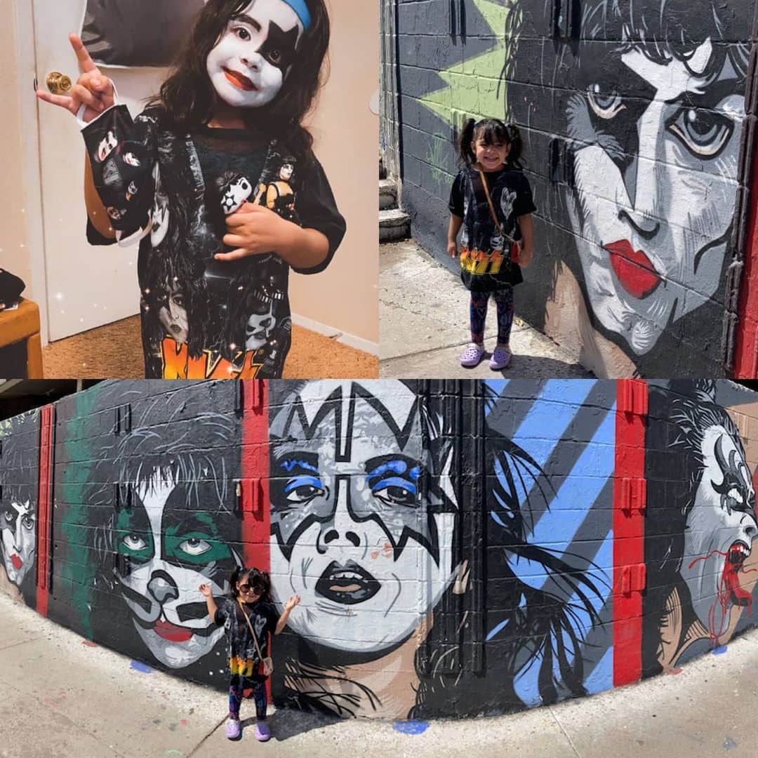 KISSさんのインスタグラム写真 - (KISSInstagram)「#KISSKids Rock! 5-year-old Dánae Salazar loves #KISS. Her mom recently took her to visit this amazing KISS mural in Juarez.」7月22日 7時07分 - kissonline