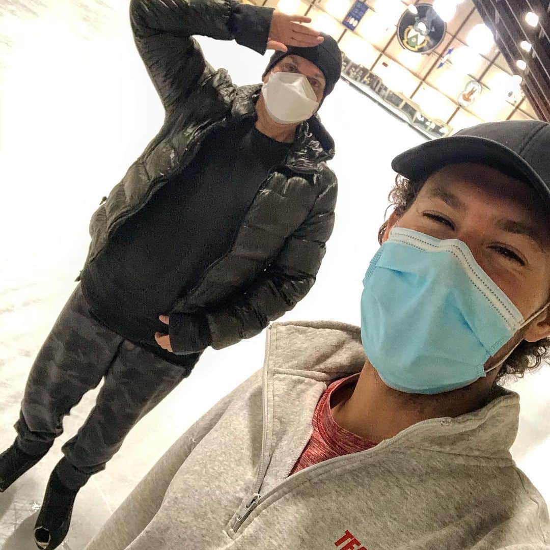 ジェイソン・ブラウンのインスタグラム：「#WEARMASKWHILE choreographing! 😷 • Check out my #TeamUSA teammates @karebearsk8 & @jeffreychensk8’s @wewearmaskscampaign! Small actions make huge impacts...Please stay safe and wear your masks 🙏」
