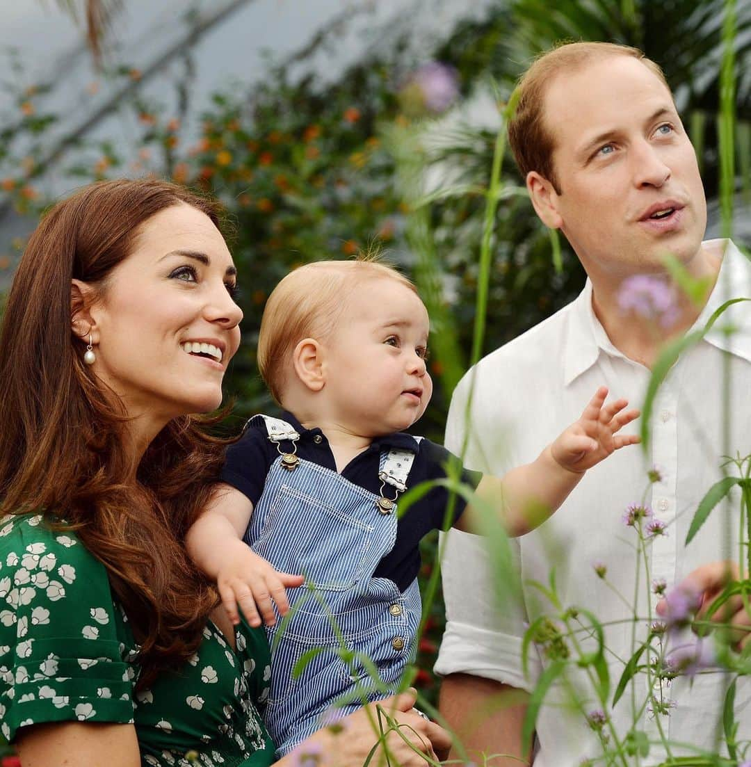 E! Onlineさんのインスタグラム写真 - (E! OnlineInstagram)「This little prince turns 7 tomorrow! Kate Middleton has shared this pic ahead of Prince George's big day, and we can't help but notice how much time has flown. ➡️♥️ (📷: Duchess of Cambridge)」7月22日 7時31分 - enews