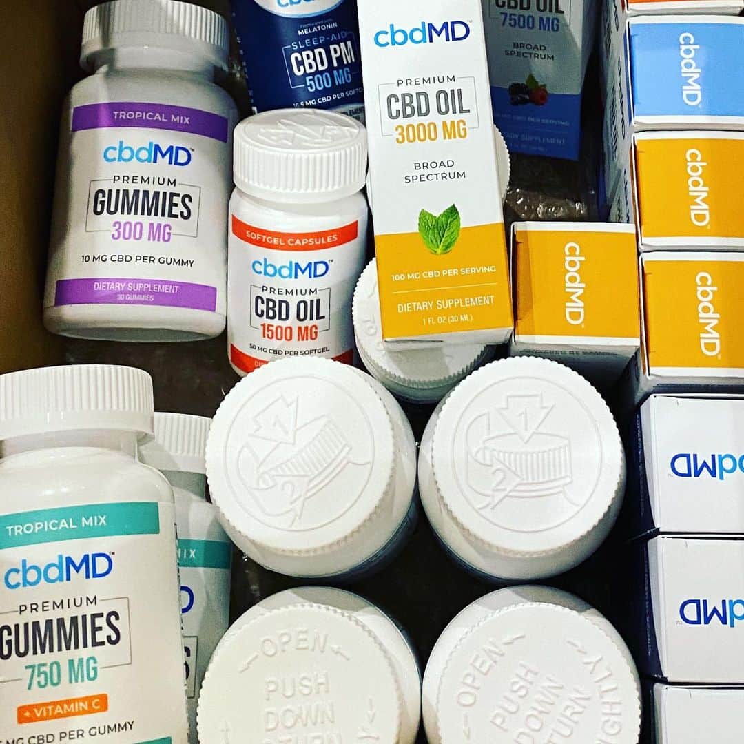 バッバ・ワトソンのインスタグラム：「Just in time! Restocking my bus with all the @cbdmd.usa to keep up my routine and keep my mind & body at their best👌🏻Which one is your favorite? #cbdMd」