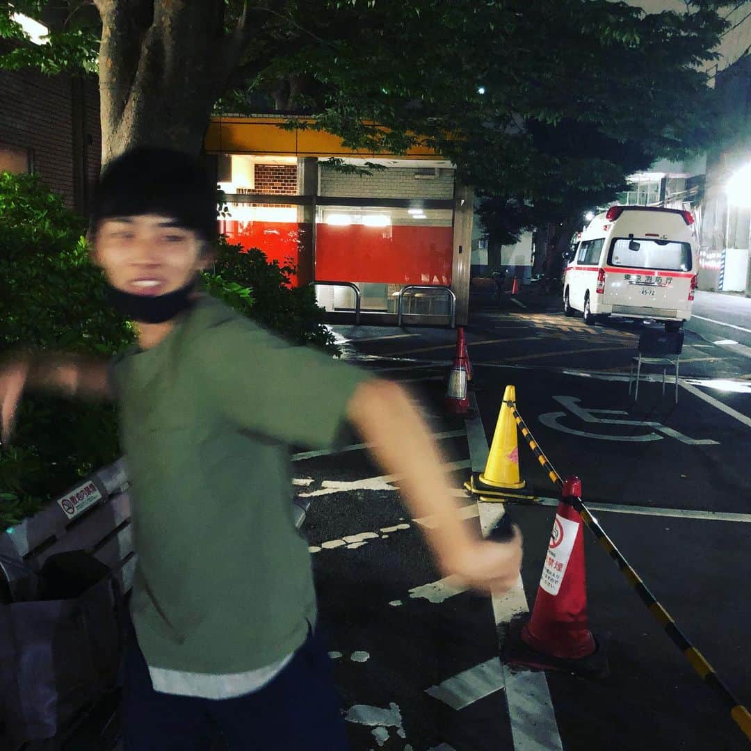 クニヨシTVのインスタグラム：「タケトラ22歳末っ子 #肩リボーン計画 #リハビリ組み #週1 #ハイドロリリース #今は我慢 #江戸川病院 #タケトラはこの後もロケ #ちばりよー #俺は頸椎ヘルニアが肩に負担きてるらしい」