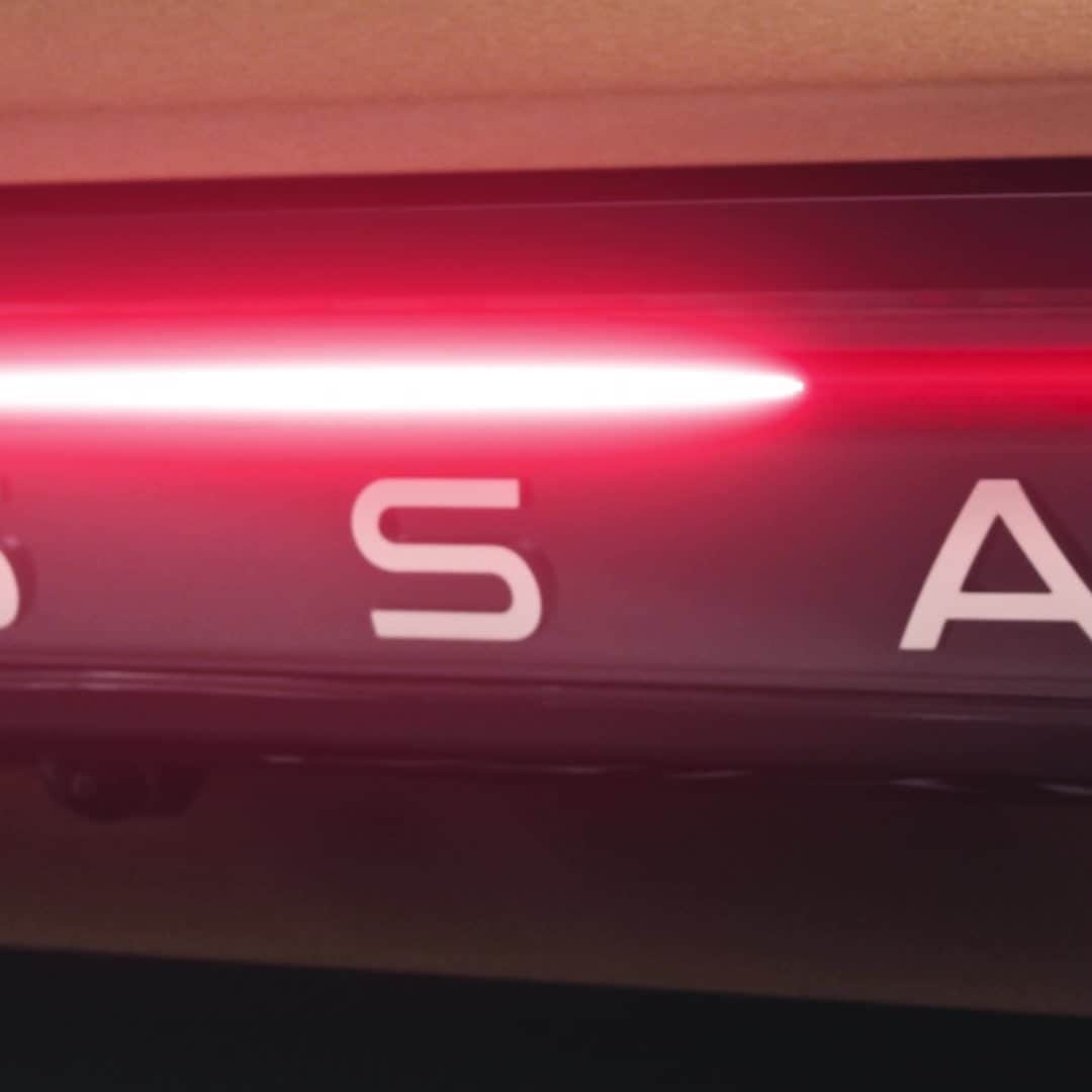 Nissan USA Official Instagram accountのインスタグラム：「So stunning the sunrise is jealous. #NissanAriya #ElectricVehicle」