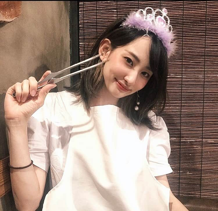 豊原未帆のインスタグラム：「24歳になりました🙂💗 いよいよ歳を取るのが嫌になってきたやで ティアラは親友にもらったので焼肉屋に持って行きました😇笑  #0721#mybirthday#24th」