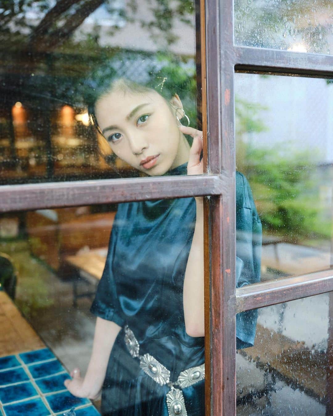 honoka のインスタグラム：「明日から写真集の店頭販売開始します✨﻿ そしてオンライン特典会もスタートです🙏﻿ ﻿ みんなと会えるの楽しみにしてます🥰﻿  #写真 #僾_ほのか」