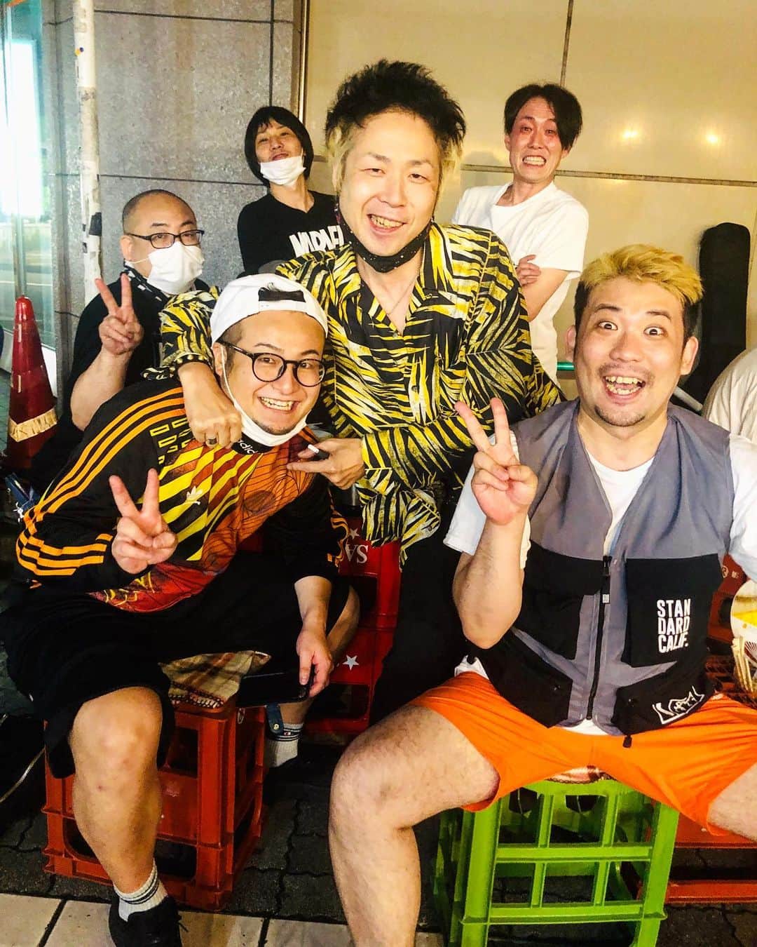 石山大輔のインスタグラム：「ルミネtheよしもとのスタッフさんと偶然バッタリ！！  舞台監督さん、大道具さん、音響さん勢揃い！  一杯だけ！！と言っておきながら結局2時間（笑）　濃密な時間と熱い話。  職人気質なところやものづくりに対してのお話を沢山聞けて良い会でした。  ビスケッティの岩橋は韓国の偽物スターみたいなってたけど相変わらず可愛らしいやつでした。  面白いものを面白がってくれる人と沢山作る。  TRY AND ERROR .  の連続だ。  これからも。  #ルミネtheよしもと  #バンビーノ  #芸人 #adidas #マークゴンザレス  #gonz  #木梨サイクル #hokaoneone」