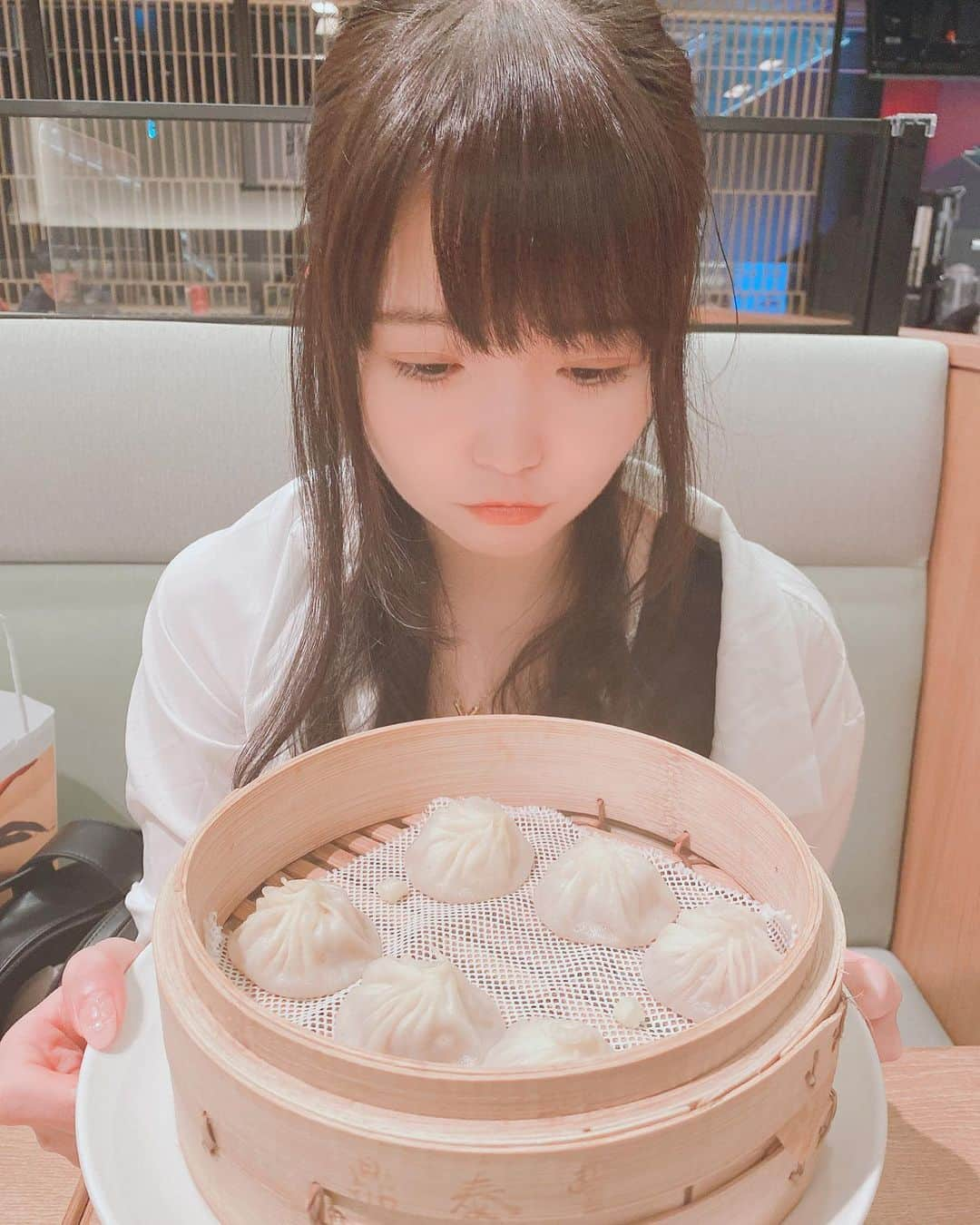 鈴木未央のインスタグラム：「小籠包です💓 #idol #japaneseidol #japanesegirl #ゆるっと革命団　#鈴木未央　#小籠包 #オルチャン　#nuturephotography」