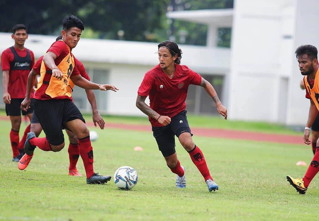 イルファン・バフディムさんのインスタグラム写真 - (イルファン・バフディムInstagram)「Can’t wait to start 🇮🇩🦅 . #teamBachdim #TimNas #Indonesia #Garuda ⚽️ + 🇮🇩=❤️」7月21日 23時12分 - ibachdim