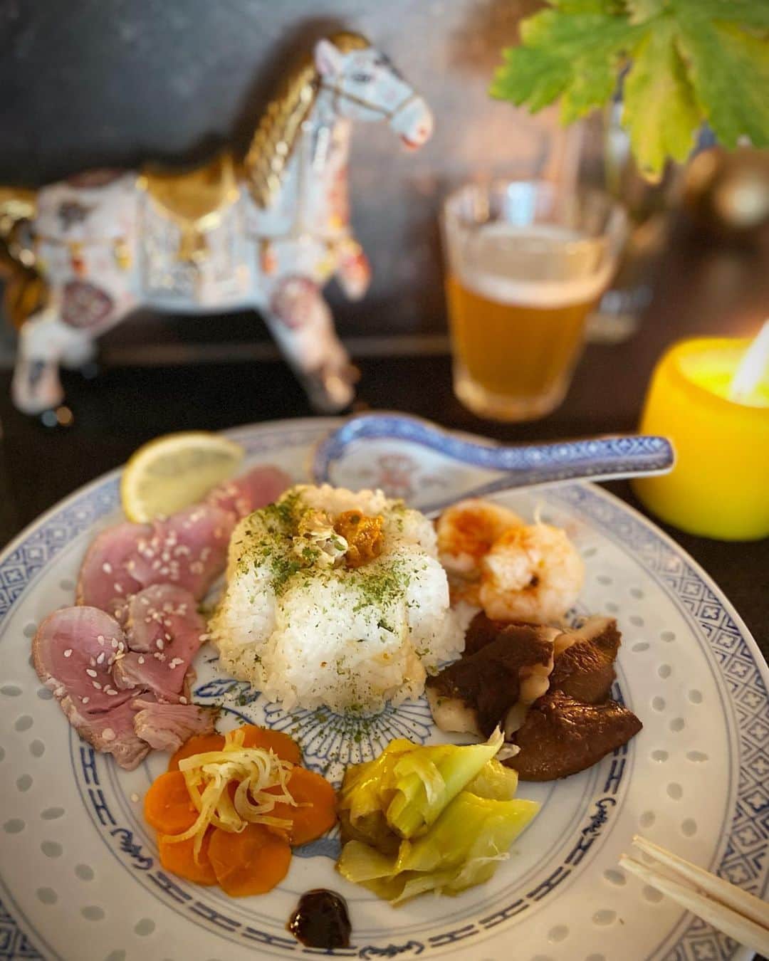 のインスタグラム：「お子さまランチならぬ、大人さまランチ🥢 五目ご飯を炊いて、具はおつまみ、出汁を吸ったご飯はシメで。  #大人さまランチ #japanesefood #asianfood #colorful」