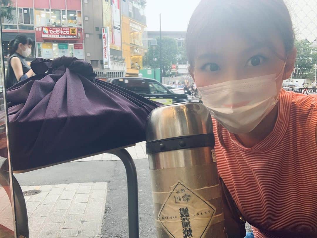 中村愛さんのインスタグラム写真 - (中村愛Instagram)「🥢♡ ・ ・ ・ #土用の丑の日 ‼️ いつも頼む鰻屋さんが今日はさすがに混んでいて💦ナカムライーツ発動🚗😂 #ウーバーイーツのテンションで読んで 出前もめちゃ忙しくて取りに行ったよ。 でも、次の日の朝に容器を家の外に置く感じも昔ながらで好きなんだよね。 #渋谷松川本店  #うなぎ #鰻重 #うなぎの肝 も好き。  ญี่ปุ่นวันนี้เป็นวันที่จะกินปลาไหล #อาหารญี่ปุ่น」7月21日 23時36分 - nakamuramura_ai