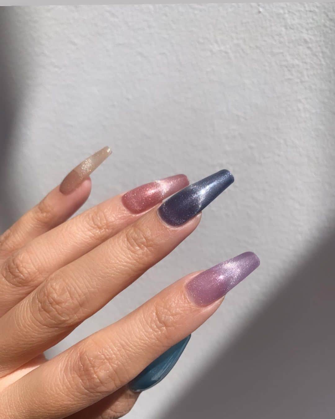 Mei Kawajiriさんのインスタグラム写真 - (Mei KawajiriInstagram)「Korean Magnet Nails colors are the cutest 💕👌💕 @zillabeau @from_the_nail_korea 💕✨💕」7月21日 23時28分 - nailsbymei