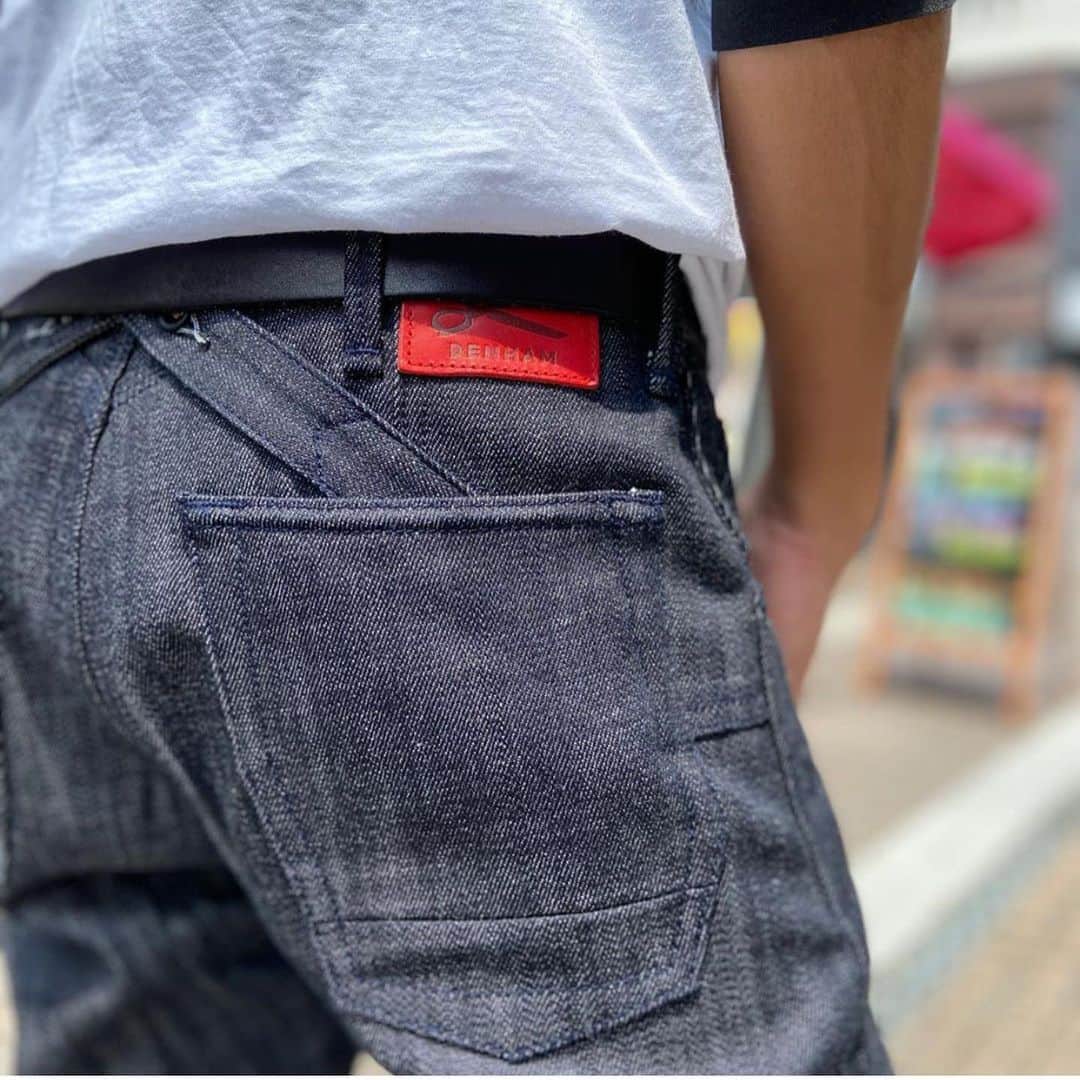 デンハムさんのインスタグラム写真 - (デンハムInstagram)「Signature style “The CROSS BACK” made in Japan, 7 point pocket. Drop yokes, no side seam. Articulated leg. “The truth is in the details” #denham #denhamthejeanmaker #jasondenham #denim #jeans #japanesedenim #thetruthisinthedetails」7月21日 23時37分 - denhamthejeanmaker