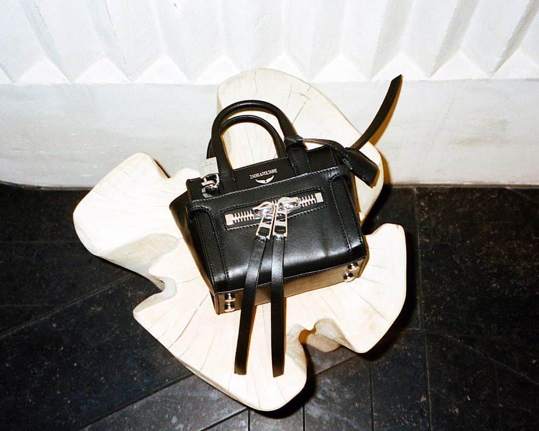ザディグ エ ヴォルテールさんのインスタグラム写真 - (ザディグ エ ヴォルテールInstagram)「This is the CANDIDE NANO ZIP bag in black ! #zadigetvoltaire」7月21日 23時54分 - zadigvoltaire