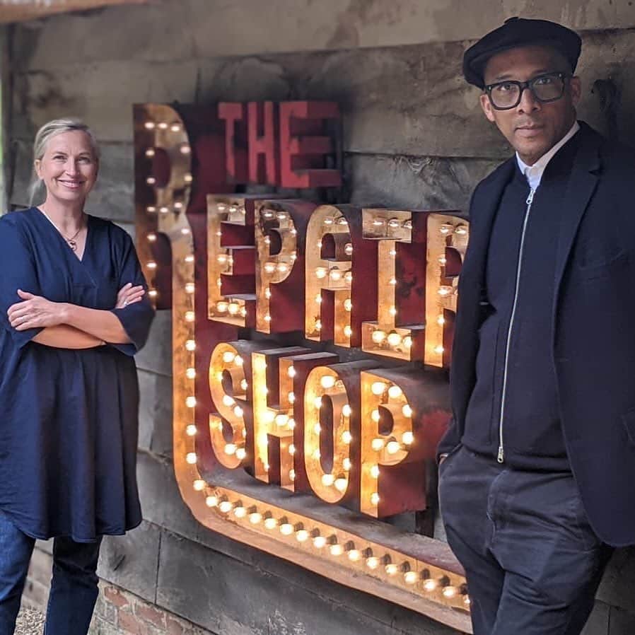 Grace Bonneyのインスタグラム：「In the beginning of quarantine I came across The Repair Shop- @therepairshop.tv -on Netflix. It introduced me to the work of @jay_n_co  and made me stop and think deeply about what I buy and consume and contribute to the world of waste. This show celebrates a diverse and highly specialized group of artisans and repair people that take beloved objects or furniture and restore them to a close to their original condition as possible. Along the way we get to see how this repair process shapes both the repairer and the object’s owner and that relationship is something that leaves me feeling hopeful. A rare feeling these days. If you need something design related to watch that will inspire you to think about consumption and design differently; this is a great place to start ♥️ #repairshop [Takeovers will resume next week- I’m taking this week to put some framework and structure in place to make sure this project is sustainable and is as easy, fun and successful as possible for those taking over. There are some truly incredible projects coming up in the next few weeks and I’m so honored that people are open to sharing and talking on this platform. Thank you for your patience ♥️]」