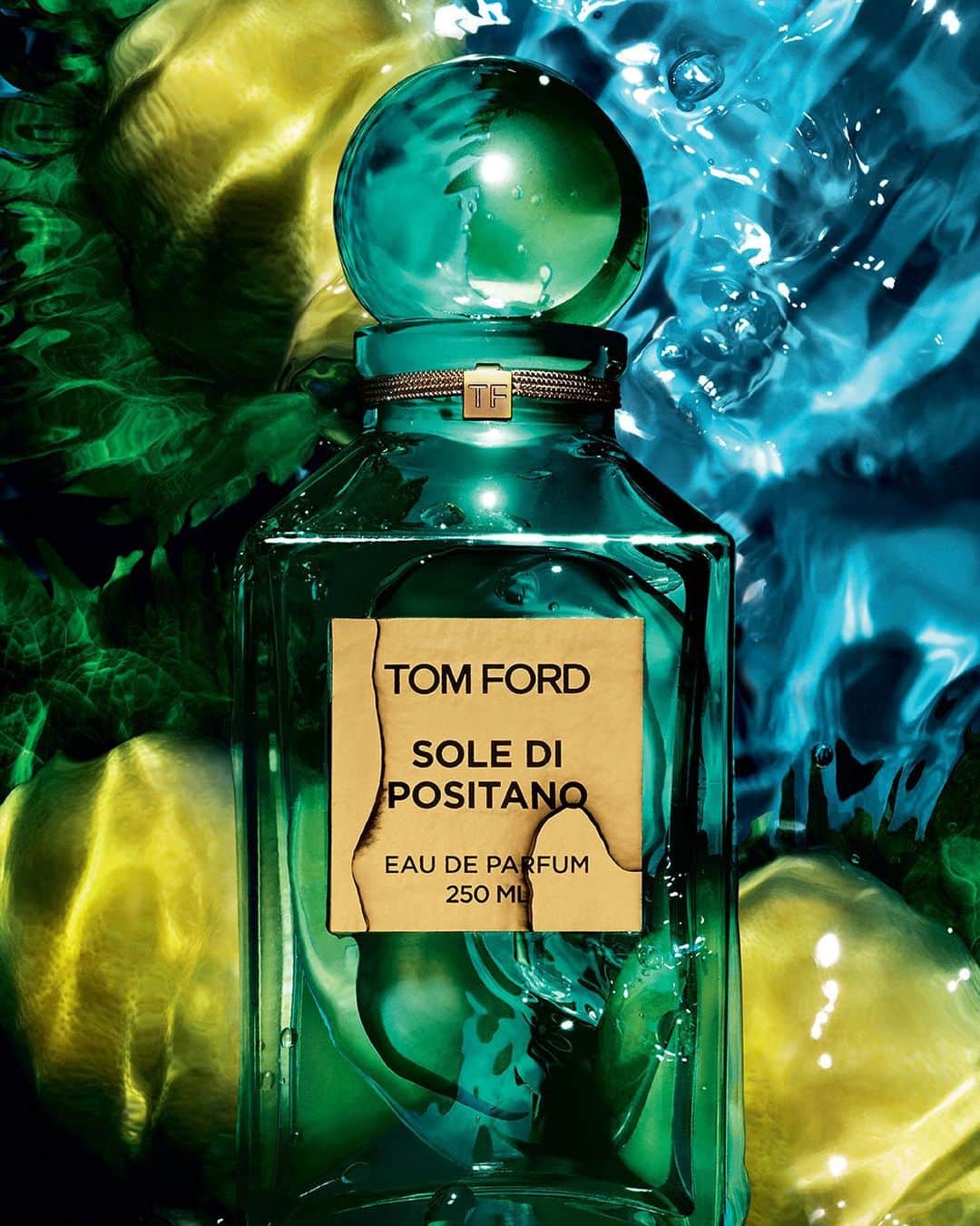 トムフォードさんのインスタグラム写真 - (トムフォードInstagram)「A delectable daydream, Sole de Positano blends Italian bergamot, lemon and shiso leaf, reflecting the sunlit vibrancy of the coastal paradise. @tomfordbeauty #TOMFORD #PRIVATEBLEND」7月21日 23時58分 - tomford