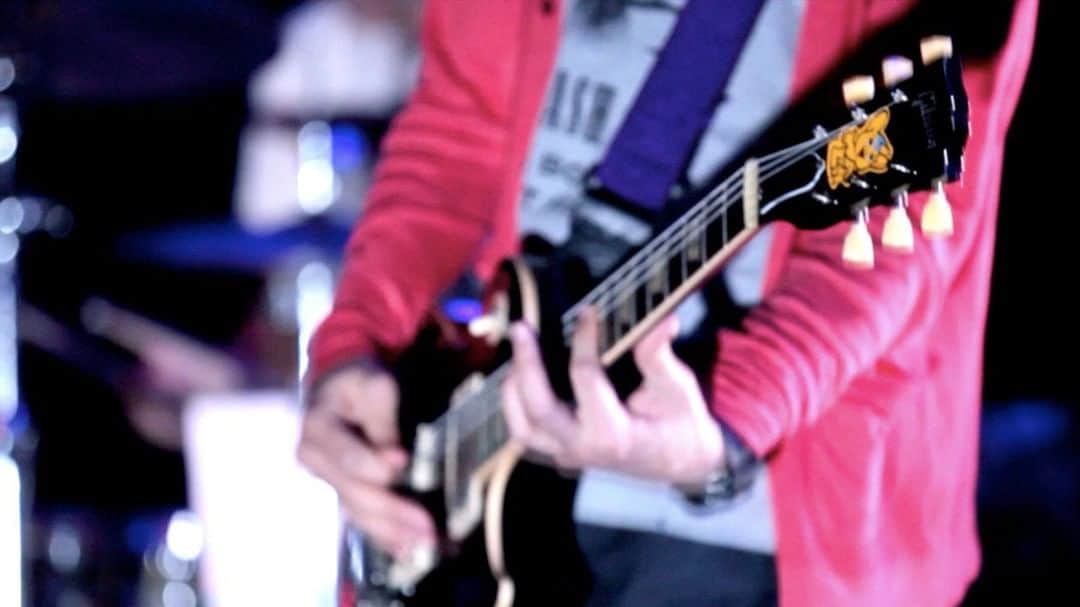 ORANGE RANGEのインスタグラム：「2013年に渋谷公会堂で行われた『ORANGE RANGE LIVE TOUR 013 〜spark〜』より、「ビバ★ロック」の #レンジのライブ 映像公開📺 拳が突き上がるロック・テイストなナンバーです✊️ https://youtu.be/k4YJcOrefEg  🍊#ORANGERANGE Haisai🍊 #dTV ほか主要配信サイトおよび各サブスクリプションサービスでも配信開始🎧 https://jvcmusic.lnk.to/ORANGERANGE  @orangerange_official」