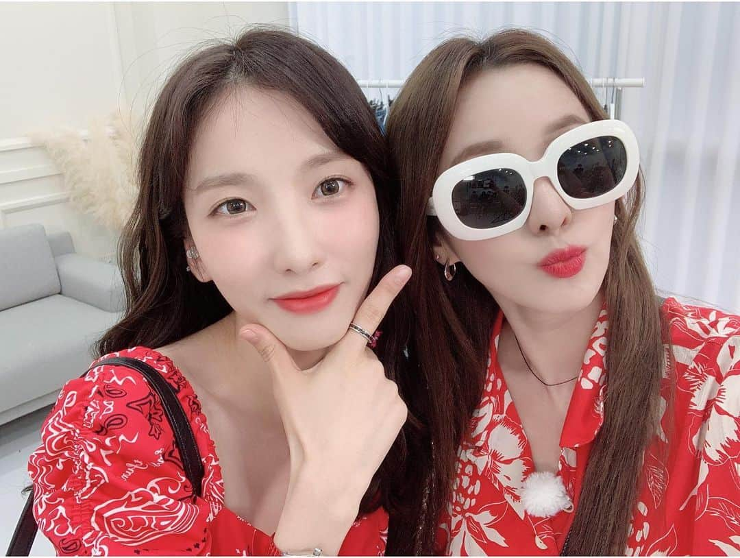 ダラ さんのインスタグラム写真 - (ダラ Instagram)「다라지영~!!! 🤗 #팔로우미 #팔로우미리뷰온 다라팀장과 지숙&영주 😆」7月22日 0時03分 - daraxxi