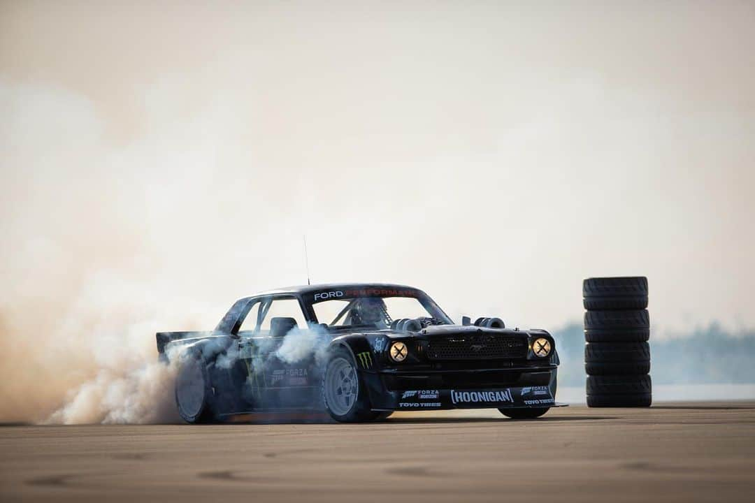 ケン・ブロックさんのインスタグラム写真 - (ケン・ブロックInstagram)「Check out my buddy @VaughnGittinJr and the all-electric Ford Mustang Mach E 1400 now on @FordPerformance’s YouTube Channel, plus a few other rad @Ford vehicle’s and guest drivers - including yours truly and my Ford Mustang RTR Hoonicorn. #electrichoonage #FordMustang #MachE1400 #Hoonicorn」7月22日 0時09分 - kblock43