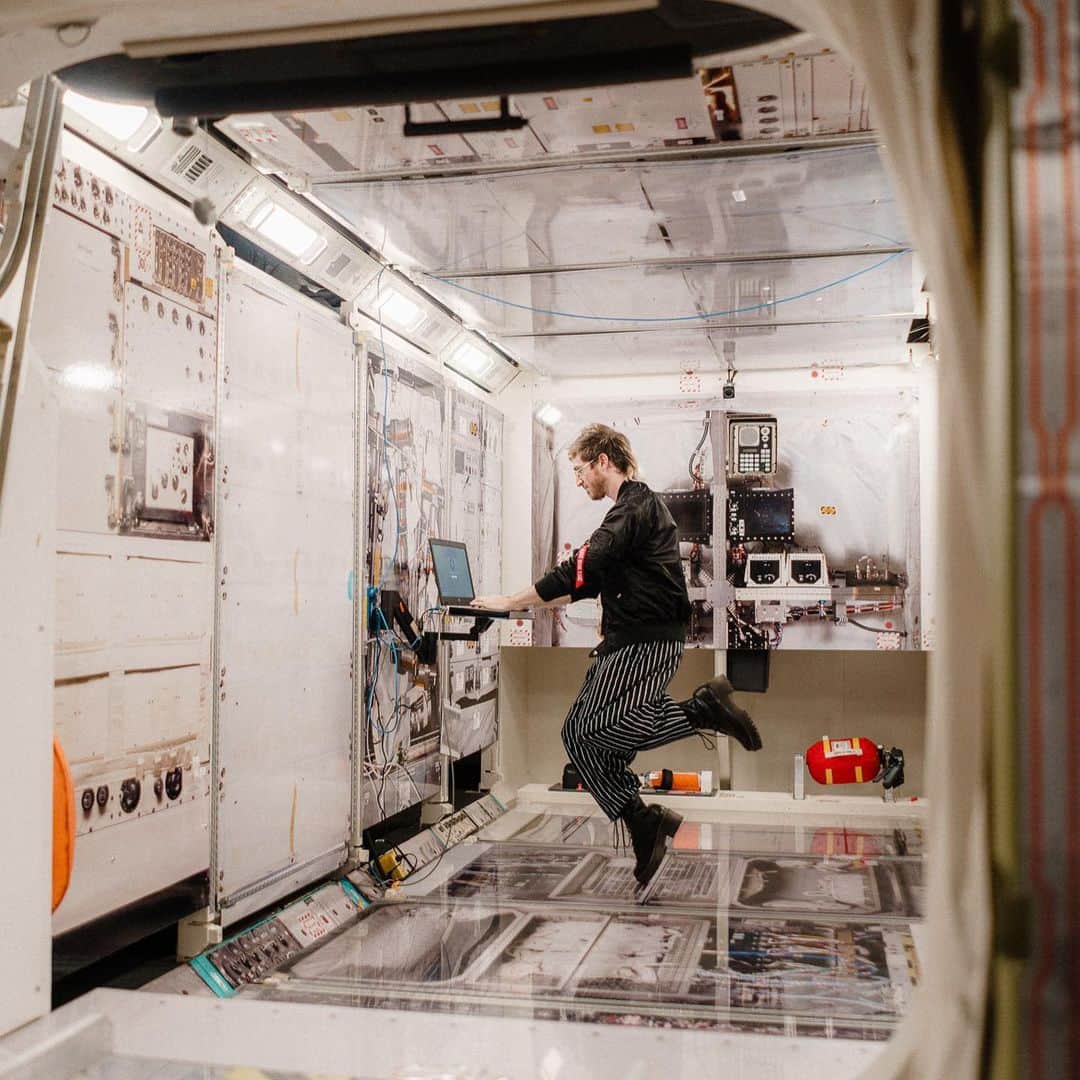 ウォーク・ザ・ムーンのインスタグラム：「a year ago - in space」