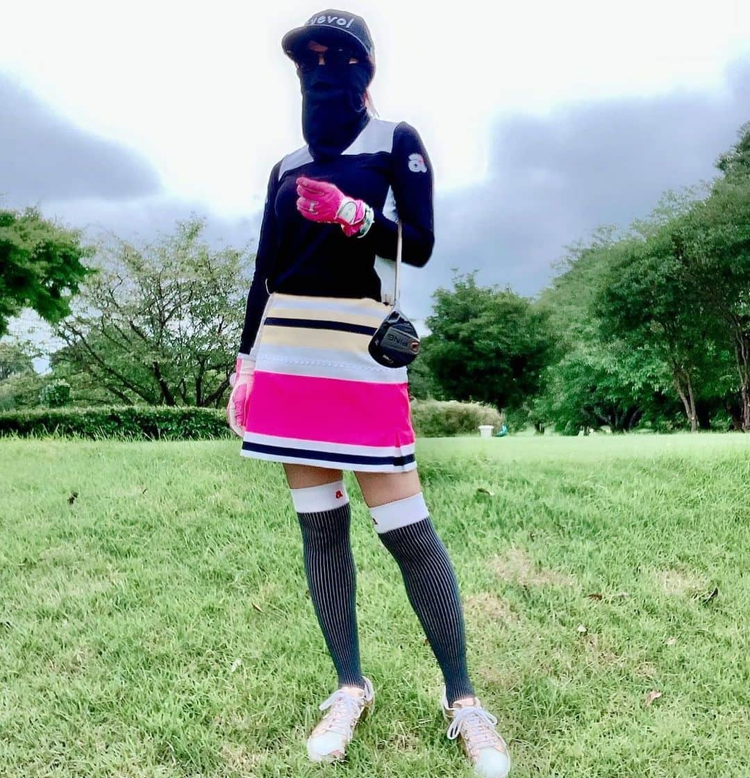 吉田玲奈さんのインスタグラム写真 - (吉田玲奈Instagram)「archivio❤︎Style #⛳️ #golf #golfstagram  #golfgirl  #golfwear  #golfer  #pinggolf  #g400  #archivio #アルチビオ #ゴルフ大人女子 #eyevoltokyostore  #eyevol #ごるふ女子  #ゴルフ女子  #ゴルフウェア #ゴルフコーデ  #ゴルフウエア #スタイルよく見えるデザイン  #平つばゴルファー  #覆面ゴルファー #もはや誰だかわからない  #enjoygolf  #reinagolf」7月22日 0時19分 - reina.yoshida.ciel.1218