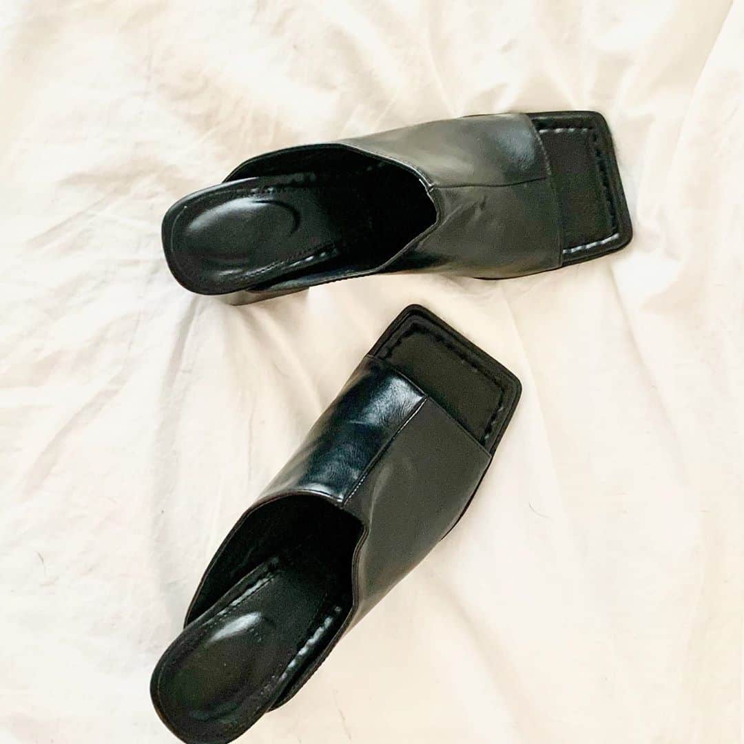 RIKAPEPEのインスタグラム：「夏用。同じ様なサンダルを買ってしまう👡☀️🏝」