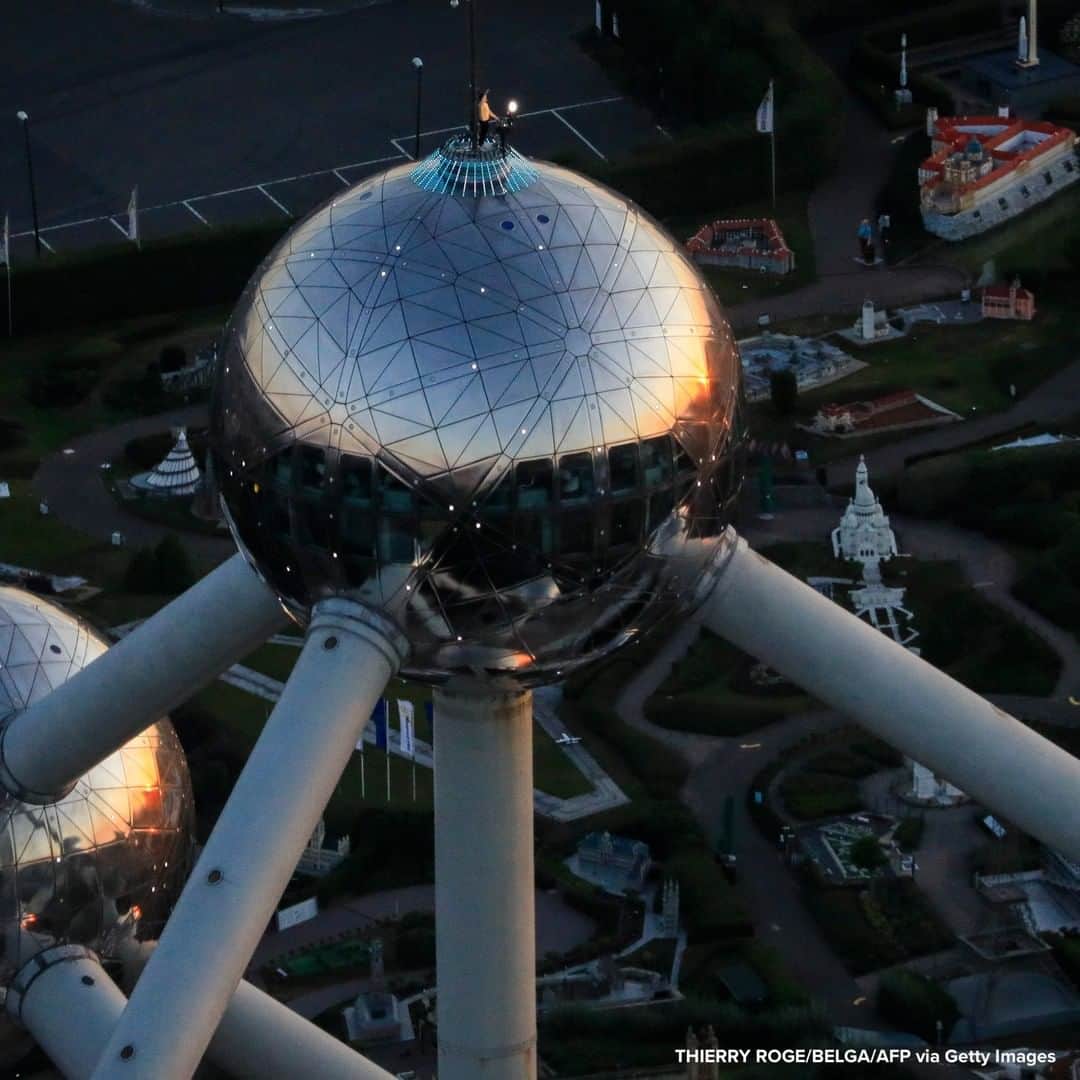 ABC Newsさんのインスタグラム写真 - (ABC NewsInstagram)「HIGH FIDELITY: Belgian DJ and musician Henri PFR performs on top of the Atomium during a concert in Brussels. #dj #music #concert」7月22日 0時16分 - abcnews