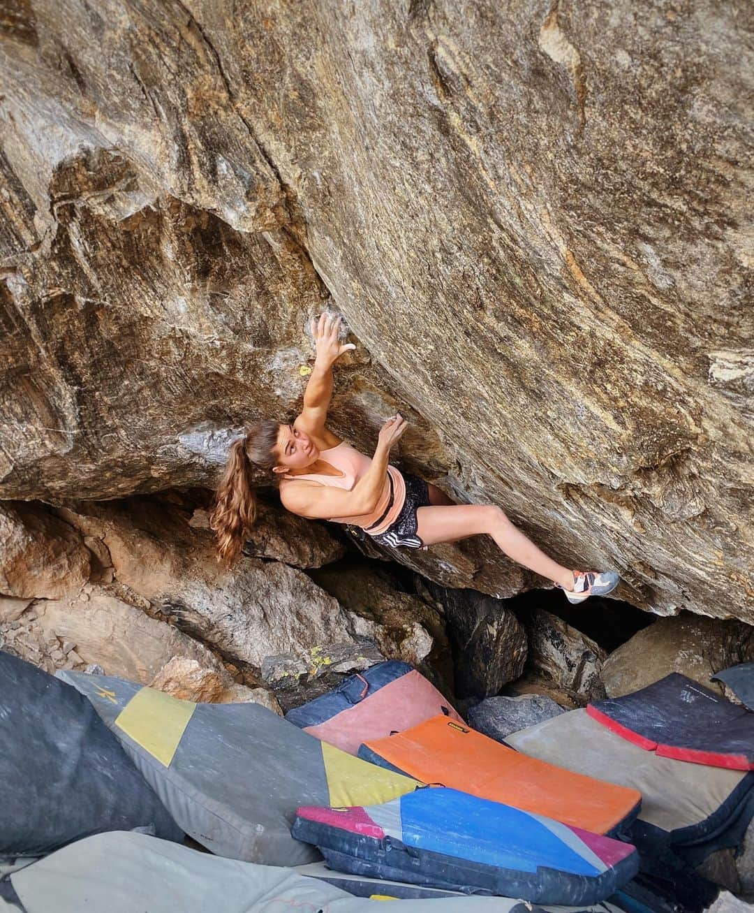 ブルック・ラバウトゥーのインスタグラム：「Amazing day in upper upper yesterday with @alex_puccio89 and @robinoleary I was able to send the legendary Wheel of Chaos V13/8B first try today after working out the moves late a few days ago! I then sent Doppelgänger Poltergeist V13/8B! And of course, ended the day with some send ice-cream 🍦🥳 • 📸 on Wheel of Chaos by @alex_puccio89」