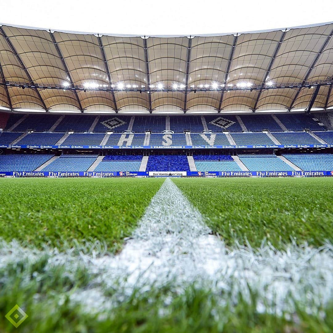 ハンブルガーSVさんのインスタグラム写真 - (ハンブルガーSVInstagram)「Wusstet ihr eigentlich, dass unser Spielfeld 105 x 68 Meter misst? 🌱⚽️  #nurderHSV #TriviaTuesday  _____ 📸 @witters_sportfotografie」7月22日 0時18分 - hsv