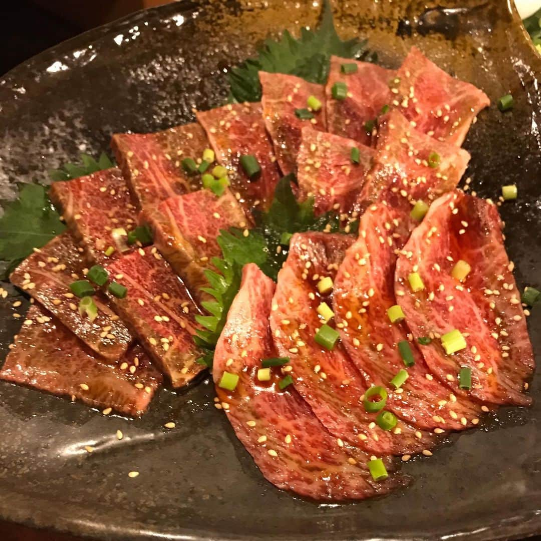 佐々木みえさんのインスタグラム写真 - (佐々木みえInstagram)「@yakiniku.ici に行ってきました！  全国からA5ランクの和牛だけを厳選！！ 希少部位である和牛ハラミがおすすめだよ！！  はらみ一本焼きってゆーのがあったけどめっちゃ大きいみたいやから 普通のサイズの特選ハラミにしたよ。 めちゃ柔らかくて美味しい〜  盛り合わせは ランプ、上ミスジ、三角。  大好きな塩タンもいっぱいたべたよー ほんとはイチボも食べたけどあまりにも美味しくてご飯に夢中で写真撮り忘れた🤳笑笑  #肉 #やっぱりお肉が好き #焼肉 #レバー #funny #食事 #外食 #晩ごはん #夕飯 #グルメ #大阪 #飲食 #美味しい #最高 #delicious #yummy #food #instafood #instagood #pr   ウーミーPR」7月22日 0時31分 - ruby.sasamin