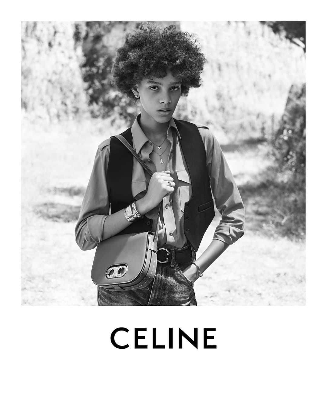 Celineさんのインスタグラム写真 - (CelineInstagram)「CELINE PLEIN SOLEIL CELINE MAILLON TRIOMPHE BAG IN TAN CALFSKIN  AVAILABLE IN STORE AND AT CELINE.COM  ESSOYE PHOTOGRAPHED BY @HEDISLIMANE IN SAINT TROPEZ IN JUNE 2020  #CELINEBYHEDISLIMANE」7月22日 0時34分 - celine