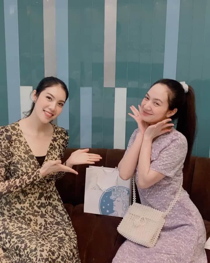のインスタグラム：「ขอบคุณคุณหมอสุดสวยและ @panclinic (สาขาสยามพารากอน) ที่ทำสวยให้ ตอนแรกคือที่แพ้ ทั้งหน้าแห้งมากๆๆ เพราะห่างการทำทีมเม้นมานาน พอทำคอร์สนี่ หน้าทั้งขาวและชุ่มชื่นขึ้นสุดๆ!! เริ่ดๆๆๆ ต้องไปค่ะ 😍」