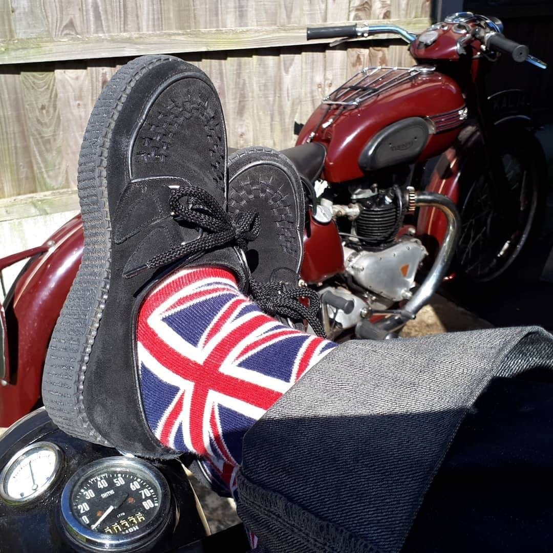 アンダーグラウンドのインスタグラム：「@leathergirl_hiroko wears the Original Wulfrun Creeper ⁠ Triumph Speedtwin ready to go.⁠ ⁠ ⁠ #UndergroundEngland #UndergroundShoes #UndergroundCreeper #WulfrunCreeper #Creepers #Underground #Wulfrun #OriginalCreeper #algender」