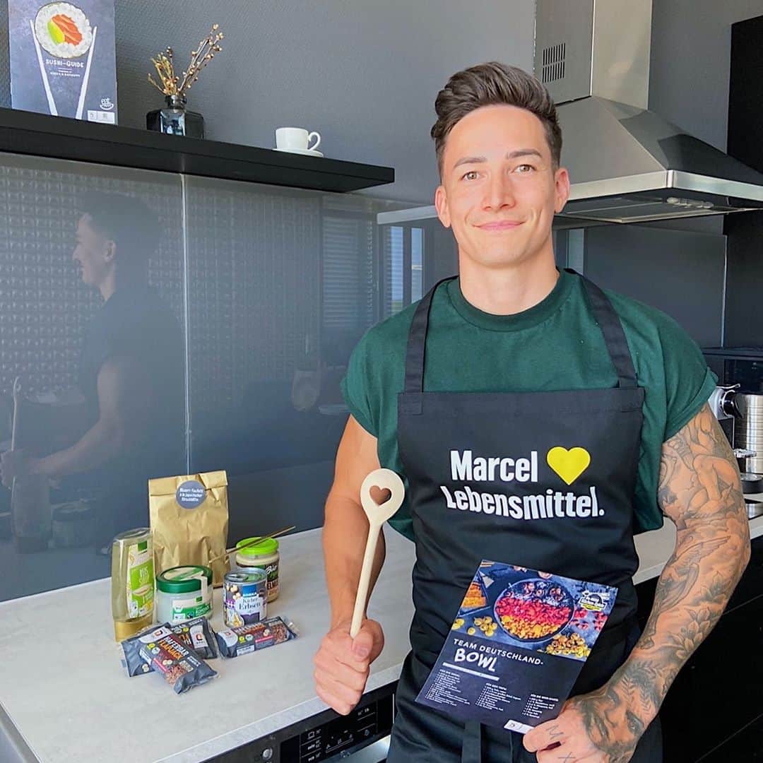 マゼル・ニューエンのインスタグラム：「Friday is the day!  The @edeka Kitchen Games will bring olympic feelings to your home! I got an awesome package from Edeka - which we will use to prepare a @teamdeutschland bowl live in my stories! You can find the full list in my stories  #edekaküchenspiele #reifeleistung #roadtotokyo #wirundjetztfüralle #wirliebenlebensmittel #TeamDeutschland #WirfuerD #gymnastics #themarcelnguyen #werbung #ad」