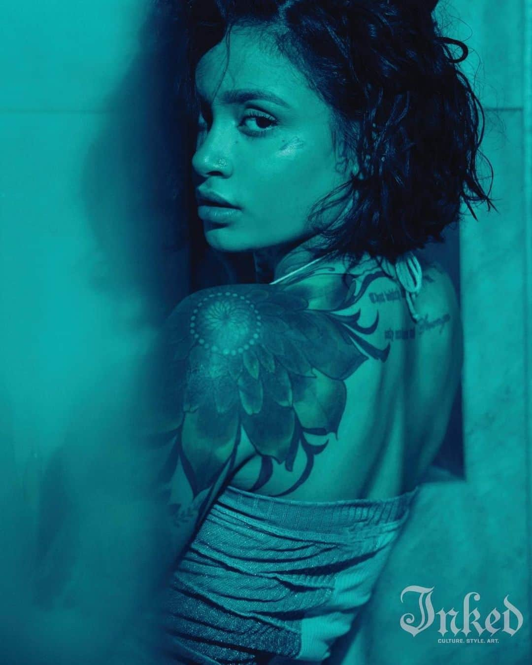 ケラーニさんのインスタグラム写真 - (ケラーニInstagram)「lil miss cover ups on the cover of @inkedmag shot by @brialysse in my room.」7月22日 1時28分 - kehlani