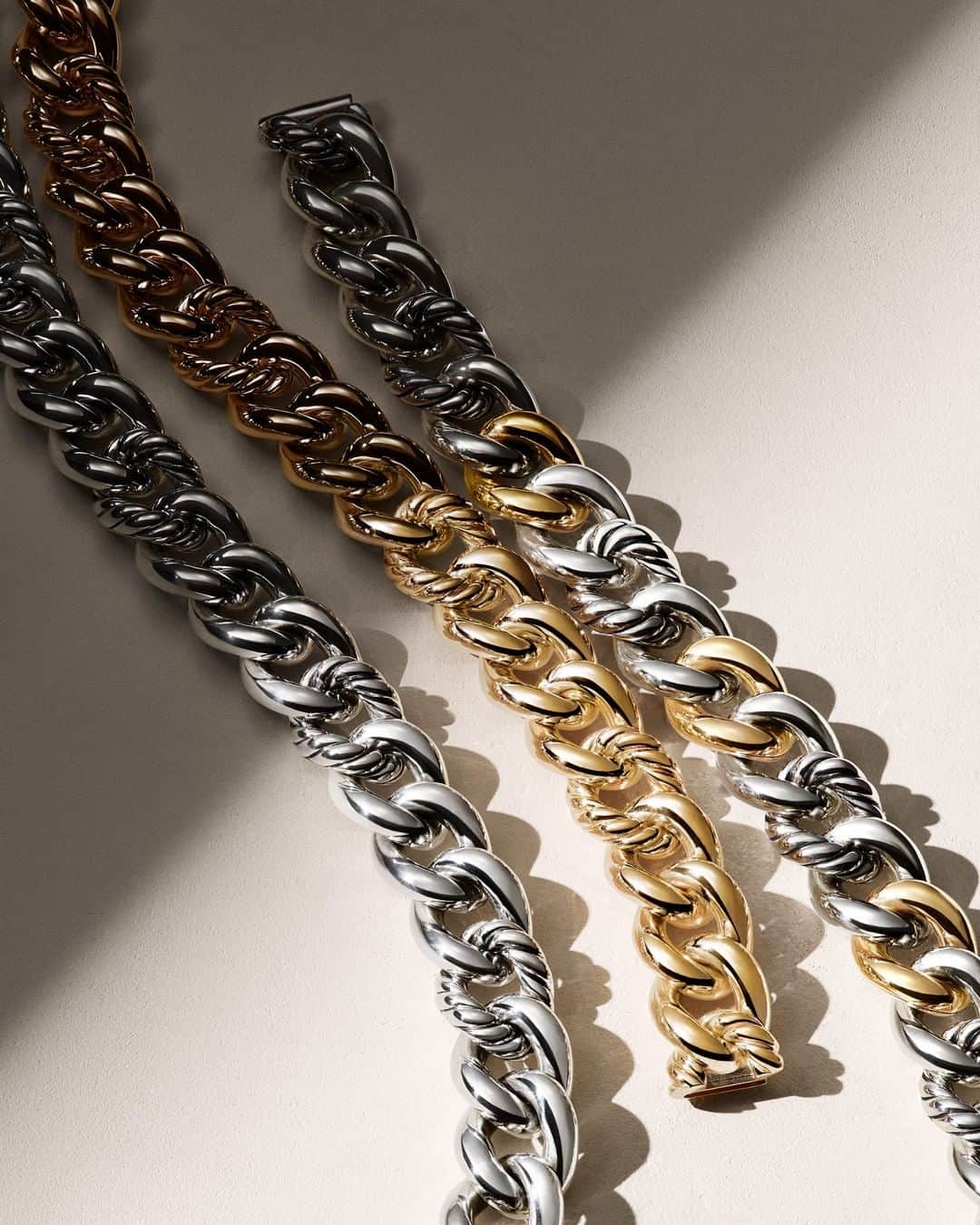 デビッドヤーマンのインスタグラム：「Strong connections. Inspired by equestrian tack, our latest Belmont® bracelets juxtapose smooth and Cable links in sterling silver, 18k yellow gold, or both. #DavidYurman #DYRoadTrip」