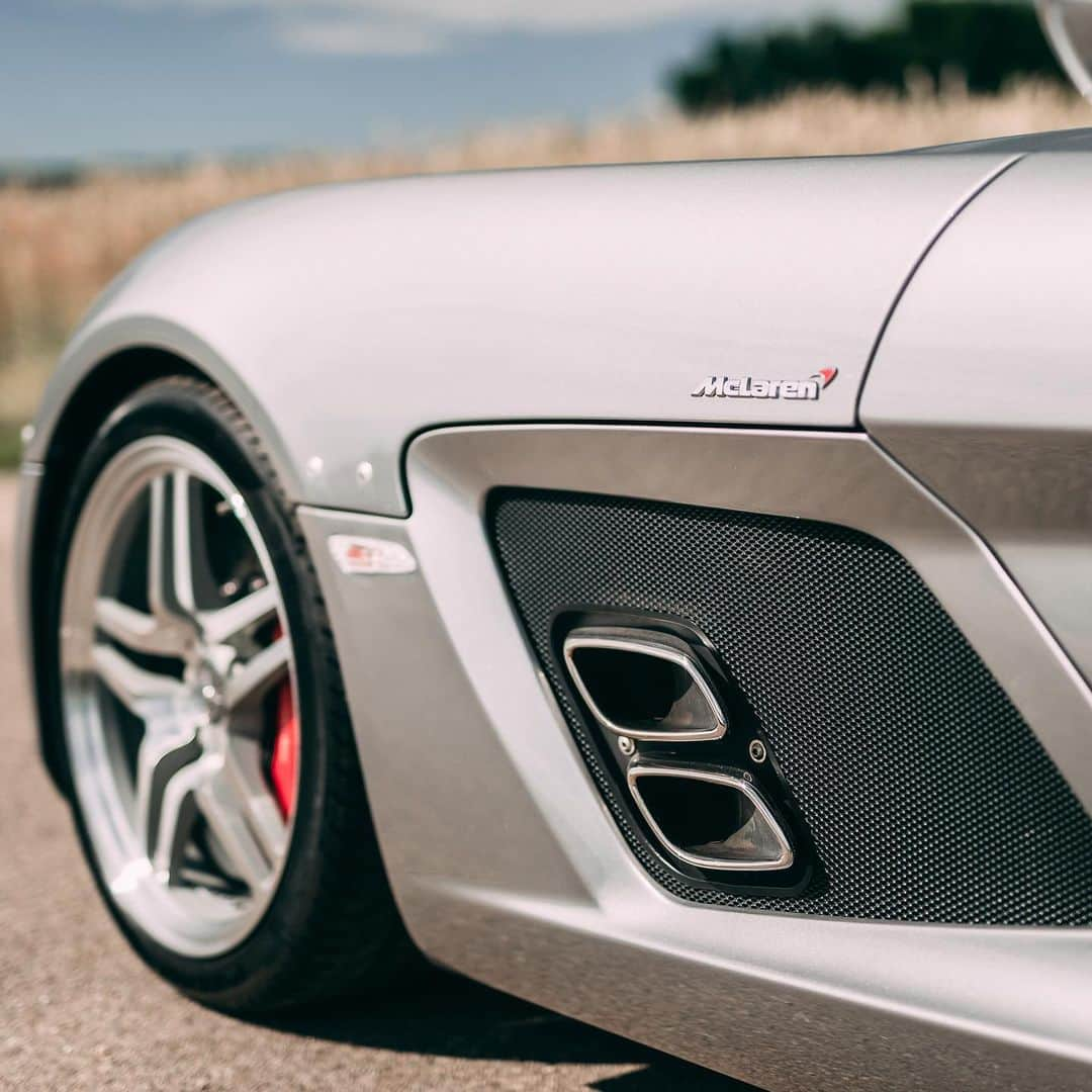 HYPEBEASTさんのインスタグラム写真 - (HYPEBEASTInstagram)「@hypebeastcarclub: A one-of-75 @mercedesbenz SLR McLaren Stirling Moss from 2009 has been listed for auction by @rmsothebys. The model is the rarest kind of SLR McLaren, inspired by Stirling Moss’ 300 SLR that he raced to victory in the 1955 Mille Miglia. The listing is expected to fetch between €1,900,000 EUR and €2,200,000 EUR (approx. $2.17m USD — $2.51m USD). Hit the link in bio for full details.⁠⠀ Photo: Stephan Bauer/Rm Sotheby's」7月22日 1時33分 - hypebeast