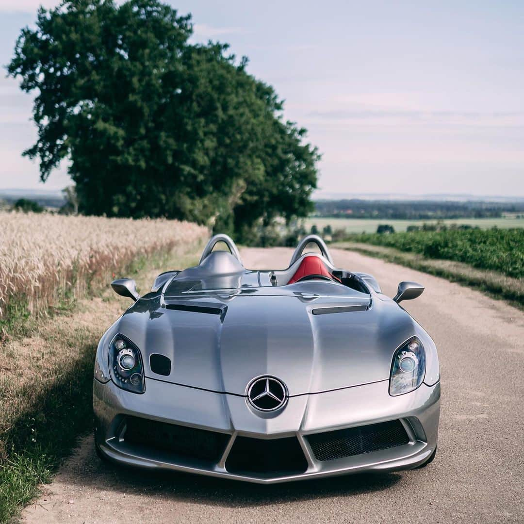 HYPEBEASTさんのインスタグラム写真 - (HYPEBEASTInstagram)「@hypebeastcarclub: A one-of-75 @mercedesbenz SLR McLaren Stirling Moss from 2009 has been listed for auction by @rmsothebys. The model is the rarest kind of SLR McLaren, inspired by Stirling Moss’ 300 SLR that he raced to victory in the 1955 Mille Miglia. The listing is expected to fetch between €1,900,000 EUR and €2,200,000 EUR (approx. $2.17m USD — $2.51m USD). Hit the link in bio for full details.⁠⠀ Photo: Stephan Bauer/Rm Sotheby's」7月22日 1時33分 - hypebeast