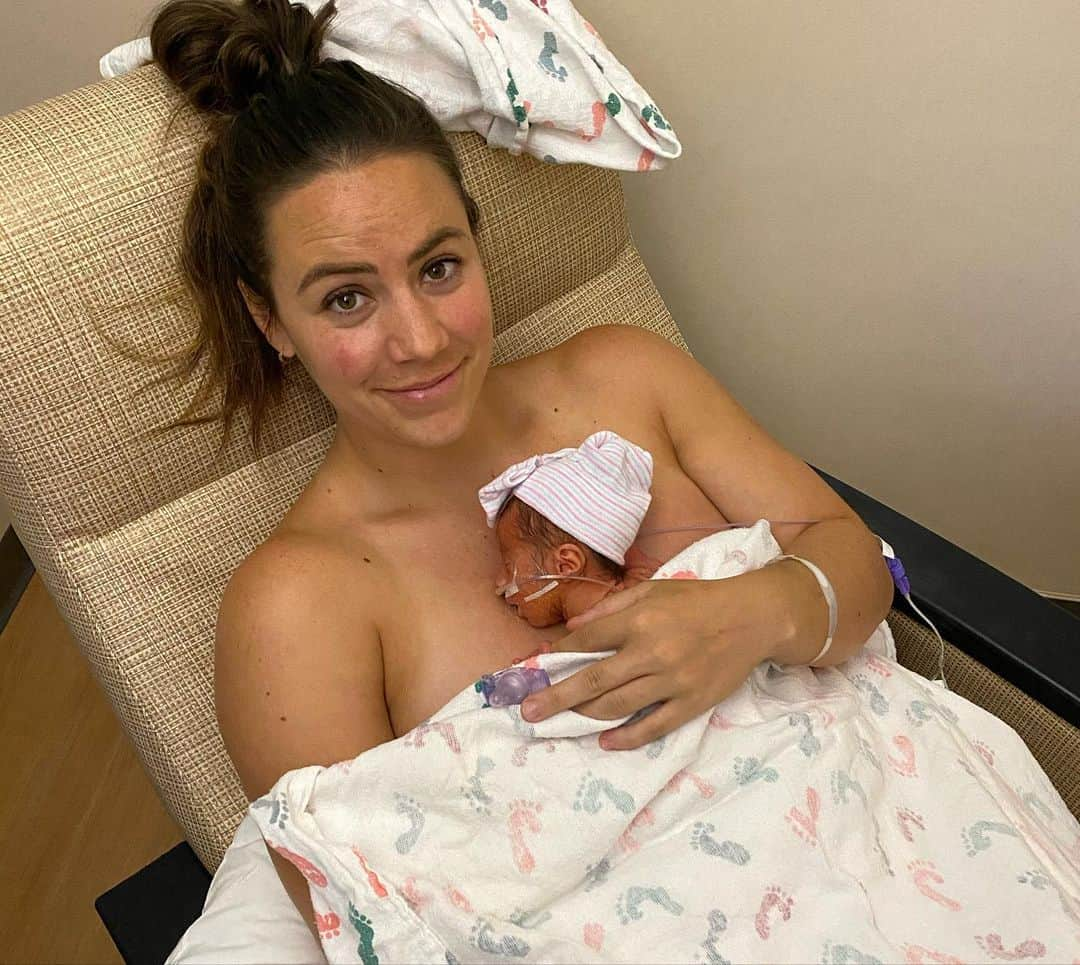 Camille Leblanc-Bazinetさんのインスタグラム写真 - (Camille Leblanc-BazinetInstagram)「Happy 1 week old to the love of my life ♥️   “ Fierce Feisty Beautiful Little Warrior  “ It is really true what everyone says that even tho it’s a wild and hard ride you already make it all worth it ! Pumping every 2-3 hours, lack of sleep, about 5-10 heart attack per day but than I see you and my heart melt 🥰😭  We are so beyond in love.. I am already ready to die or kill for you and I will help you cover any crime 🤣  You are such a fighter and I hope I can be a good mode for you!  I will make more effort to apply the lessons I would want for you and to treat myself with more kindness so you do the same for you... keep being so wonderful」7月22日 1時35分 - camillelbaz