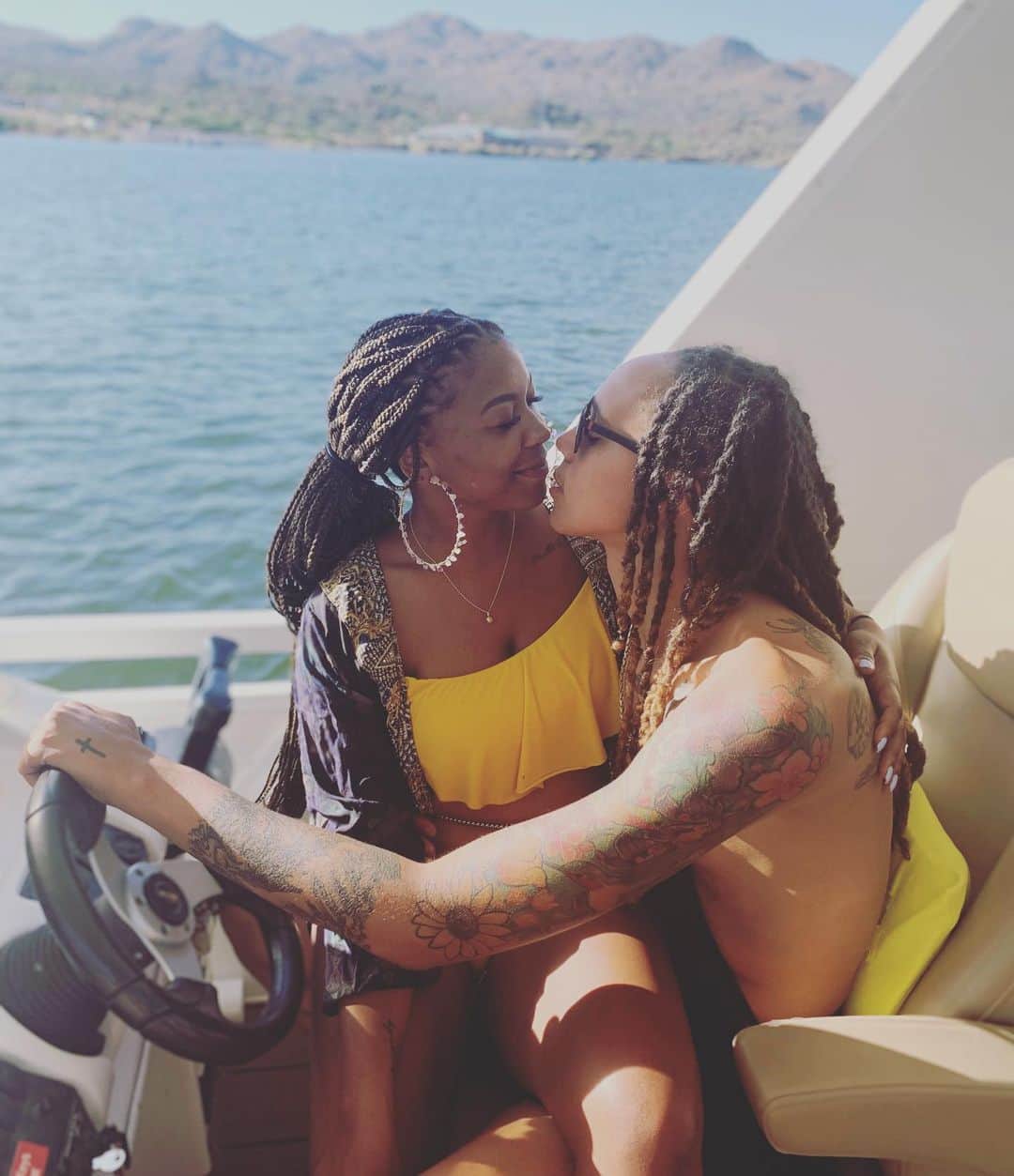 ブリトニー・グリナーのインスタグラム：「If I could live to be a hundred, I want to live to be a hundred minus one day so I never have to be without you! @itscherellegriner」
