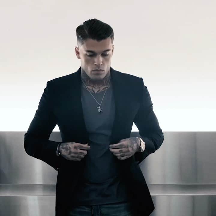 ステファン・ジェームスのインスタグラム：「@elijah X @gqspain」