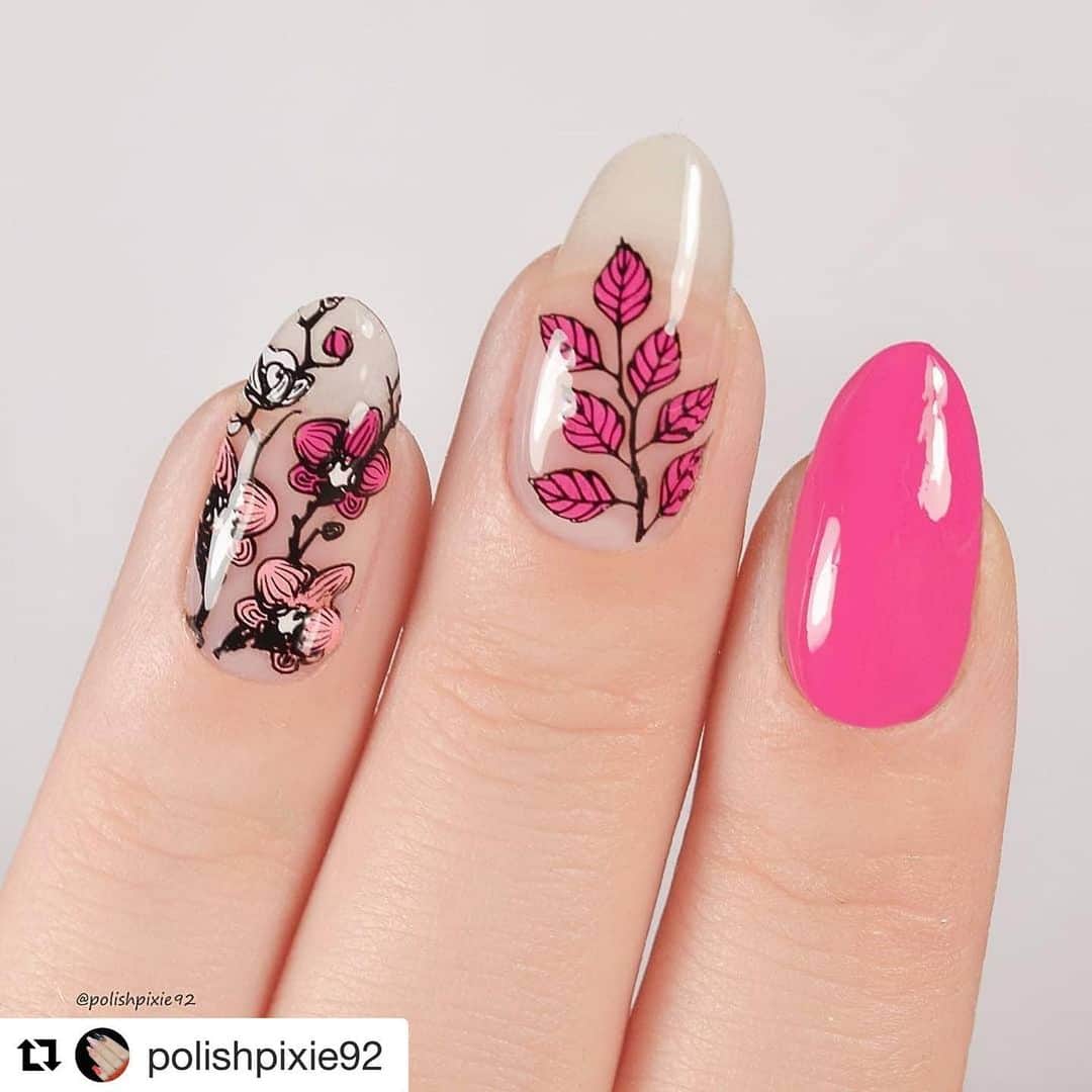Nail Designsさんのインスタグラム写真 - (Nail DesignsInstagram)「#Repost @polishpixie92  ・・・ Floral mani ❤️  @whatsupnails B037 stamping plate ❤️ #whatsupnails #whatsupnailsb037  #floralnails #nails #nailart #flowers #manicure #flowernails #kwiaty #pinknails #cutenails #nailinspirations #nailinspo #nailstagram #nailpolish #nagel #naglar #nagellack #unhas #naildesign #naturalnails #almondnails #paznokcie」7月22日 8時00分 - nailartfeature