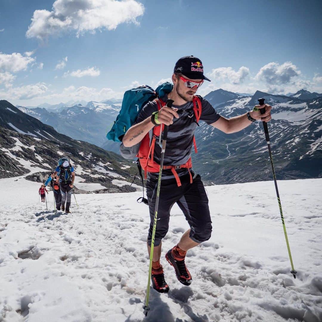 Suuntoさんのインスタグラム写真 - (SuuntoInstagram)「Our hike&fly athlete @paulguschlbauer is currently circumnavigating his home county @salzburgerland 🏔 The frontier is approx. 740 km long and Paul tries to follow it as close as possible hiking, paragliding and a bit biking. We had the chance to join him for two adventure-days when he finally reached the highest point of his challenge, the 3.666m high #Grossvenediger 💪🏻 Follow him for more updates! #Suunto9Baro 📸: @philippreiter007」7月22日 2時42分 - suunto