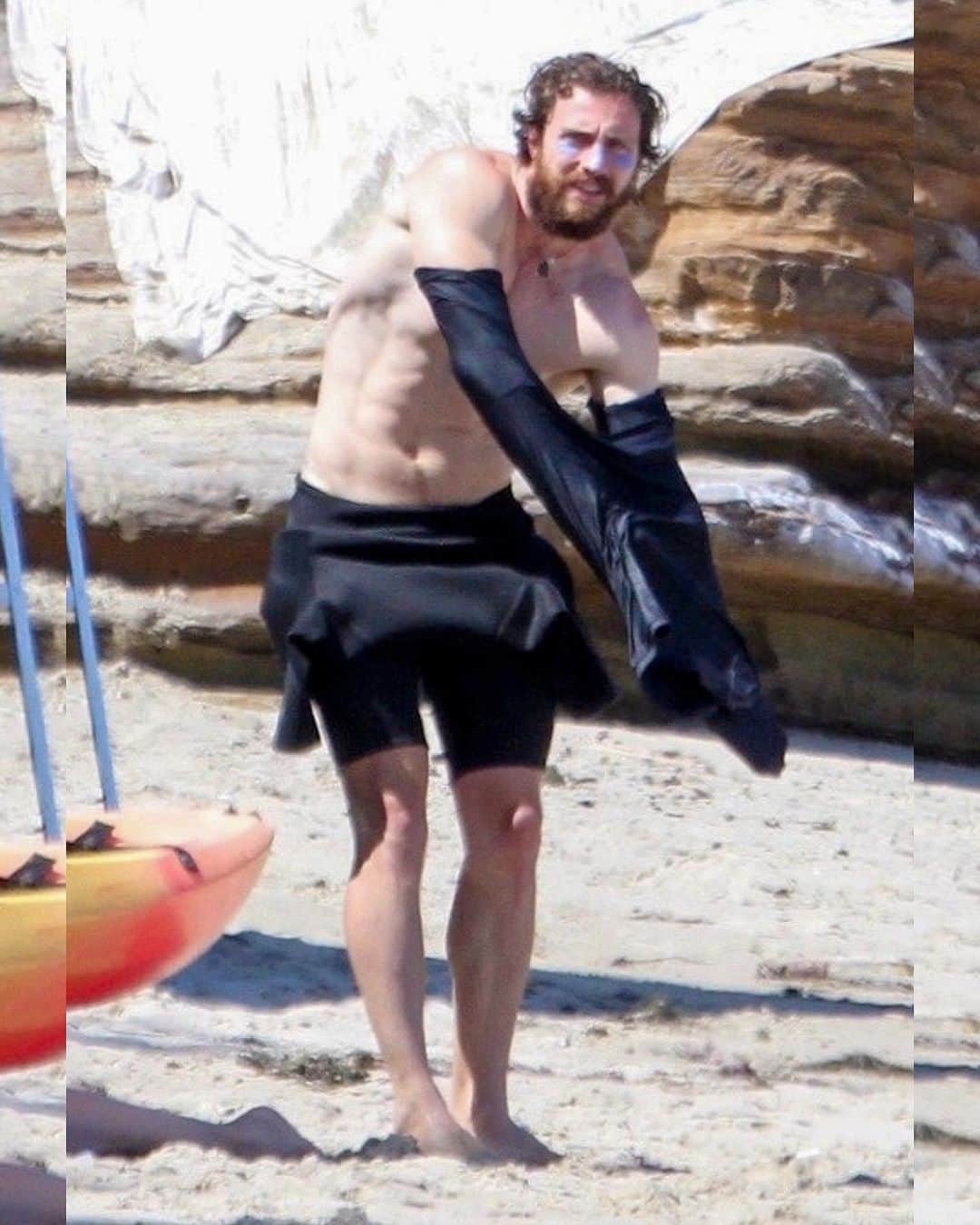 Just Jaredさんのインスタグラム写真 - (Just JaredInstagram)「Aaron Taylor-Johnson shows off his ripped body in a wetsuit after a surf session in Malibu  #AaronTaylorJohnson Photos: Backgrid」7月22日 2時51分 - justjared