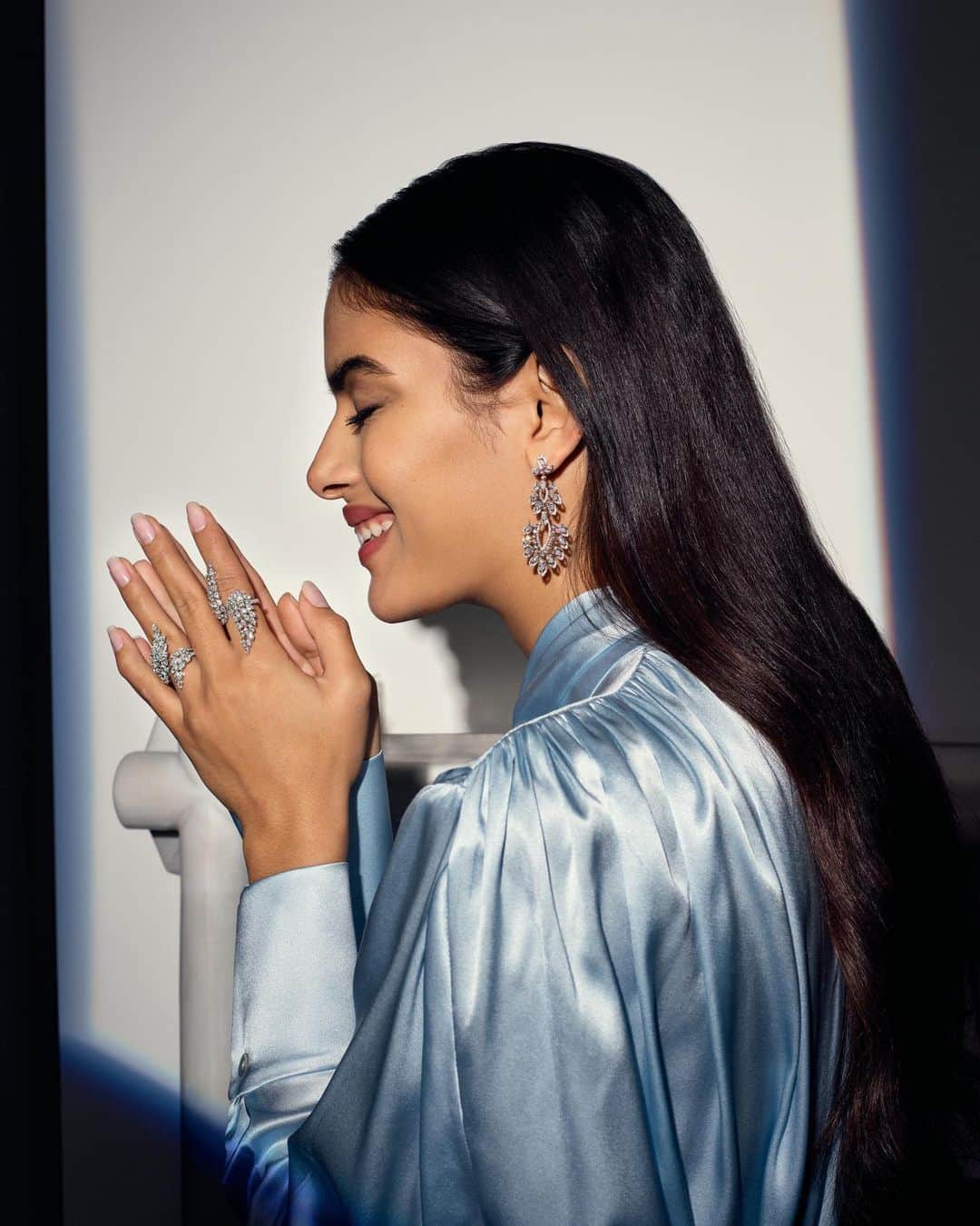 Harrodsさんのインスタグラム写真 - (HarrodsInstagram)「Ice blue is among the coolest hues of the season – and a frosting of @messikajewelry diamonds brings instant glamour to the scene.  Find #MessikaJewelry in Luxury Jewellery on the First Floor.   Photographer: @dannylowe__  #Harrods #HarrodsFashion」7月22日 3時01分 - harrods