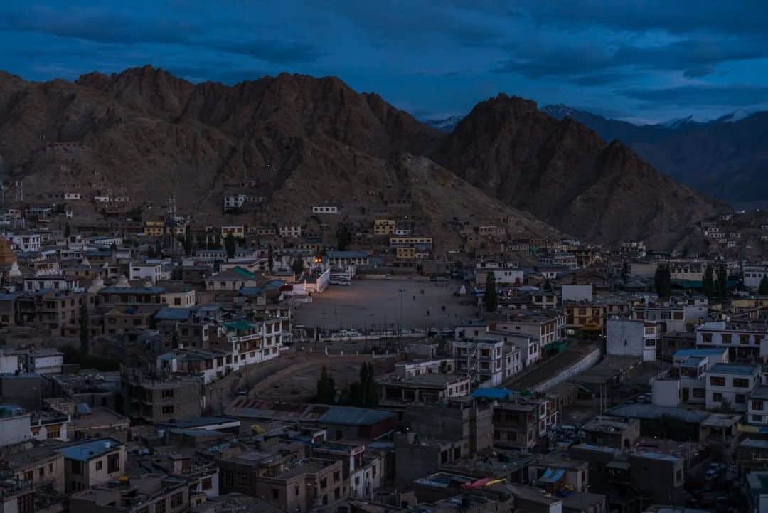 National Geographic Travelさんのインスタグラム写真 - (National Geographic TravelInstagram)「Photo by Brendan Hoffman @hoffmanbrendan  A view of the city of Leh at dusk in Ladakh, northern India. Ladakh has seen a huge boom in tourism—especially domestic—over the past decade, bringing opportunities for local residents but straining resources in what is essentially a high-altitude desert. Follow me @hoffmanbrendan for more human stories from around the world. #leh #ladakh #india」7月22日 3時03分 - natgeotravel